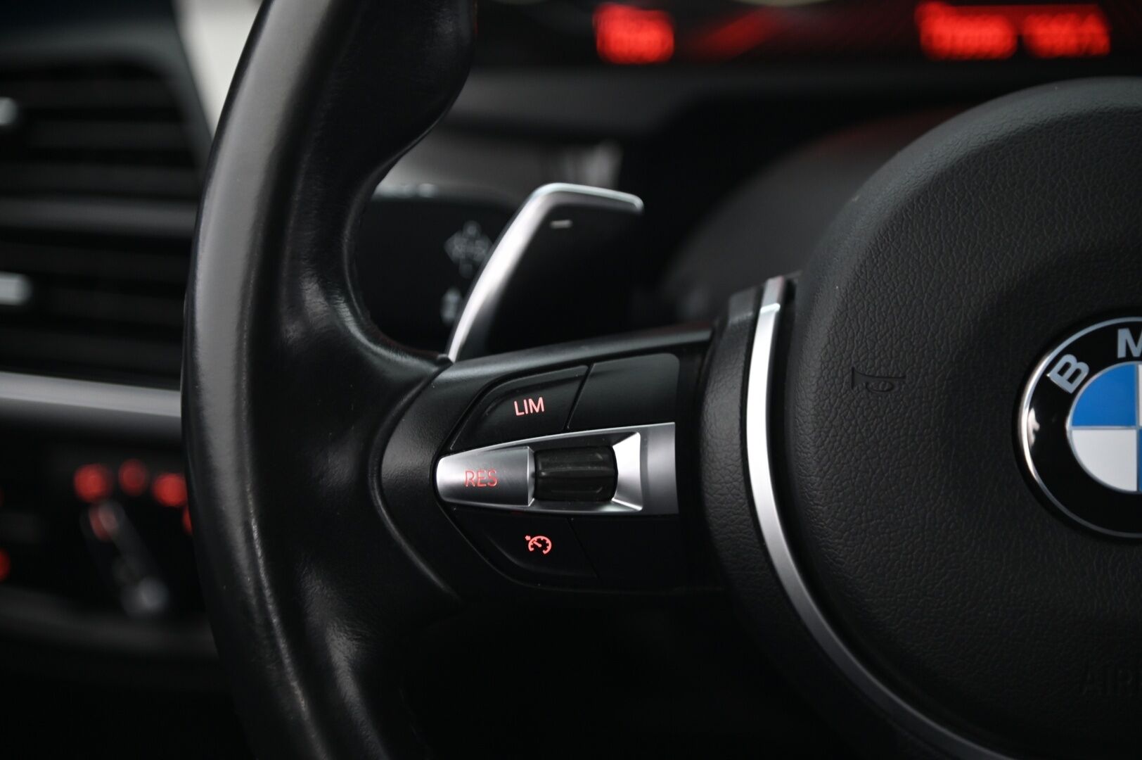 BMW X5 2015 dA F15 xDrive 40d M-sport*Hud / Muistipenkit / hifit / Proff.navi / P.kamera / Vetokoukku* - *Fiksut kilometrit / Helmiäisvalkoinen / 2x vanteet & renkaat* - Osta nyt, maksa vasta ensi vuonna