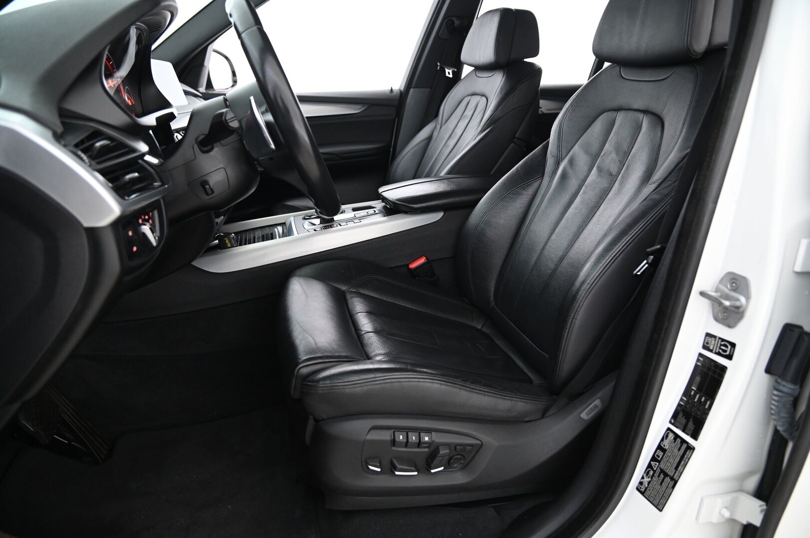 BMW X5 2015 dA F15 xDrive 40d M-sport*Hud / Muistipenkit / hifit / Proff.navi / P.kamera / Vetokoukku* - *Fiksut kilometrit / Helmiäisvalkoinen / 2x vanteet & renkaat* - Osta nyt, maksa vasta ensi vuonna