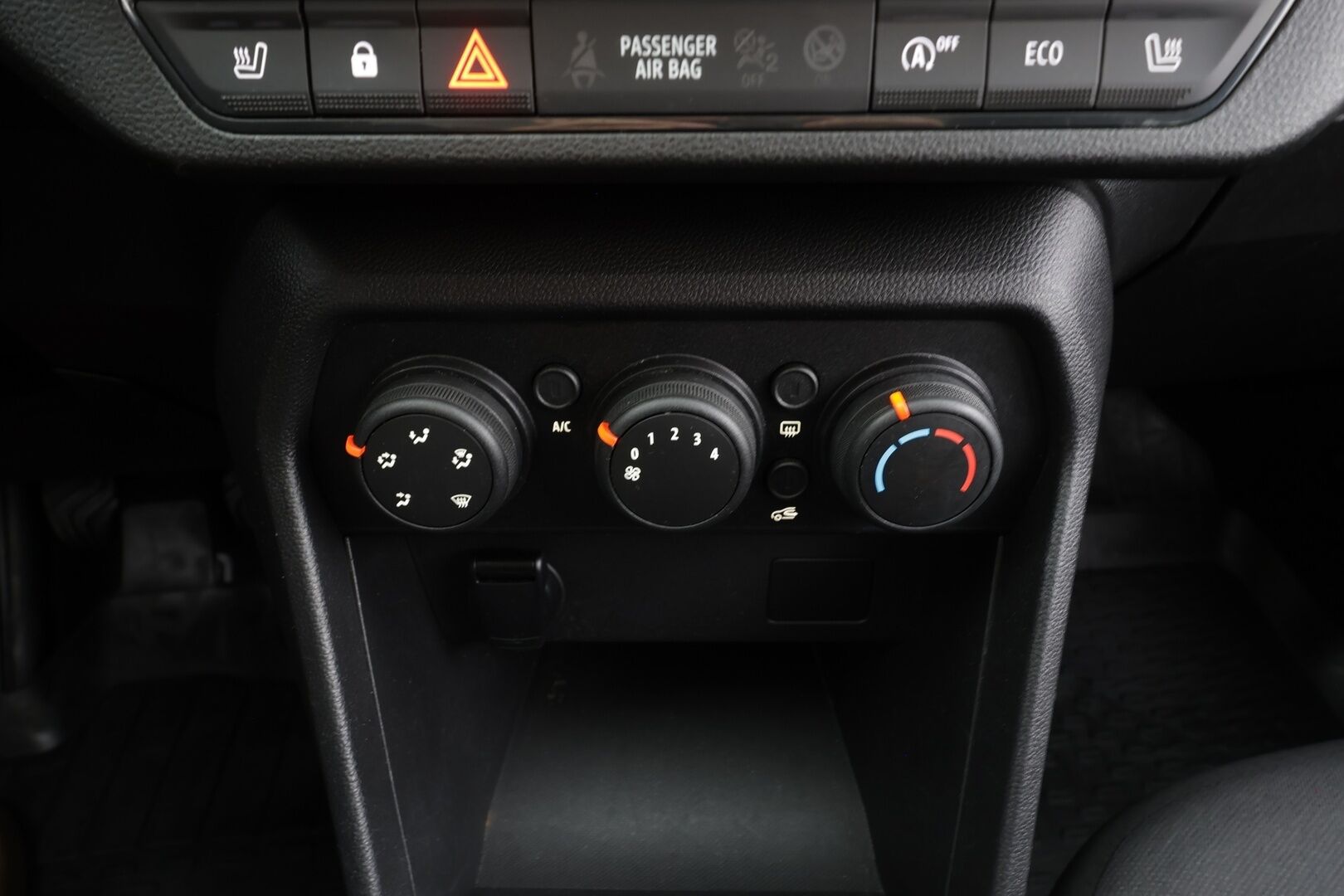 Dacia Jogger 2022 TCe 110 Essential 7p - | LED | Ilmastointi | P.tutkat | Merkkihuollot | 1-om suomi-auto | Kahdet renkaat | Bluetooth | Penkinlämmittimet | 