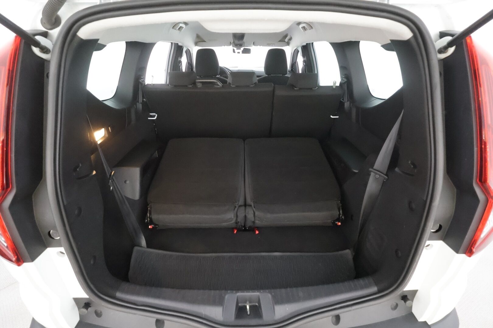Dacia Jogger 2022 TCe 110 Essential 7p - | LED | Ilmastointi | P.tutkat | Merkkihuollot | 1-om suomi-auto | Kahdet renkaat | Bluetooth | Penkinlämmittimet | 