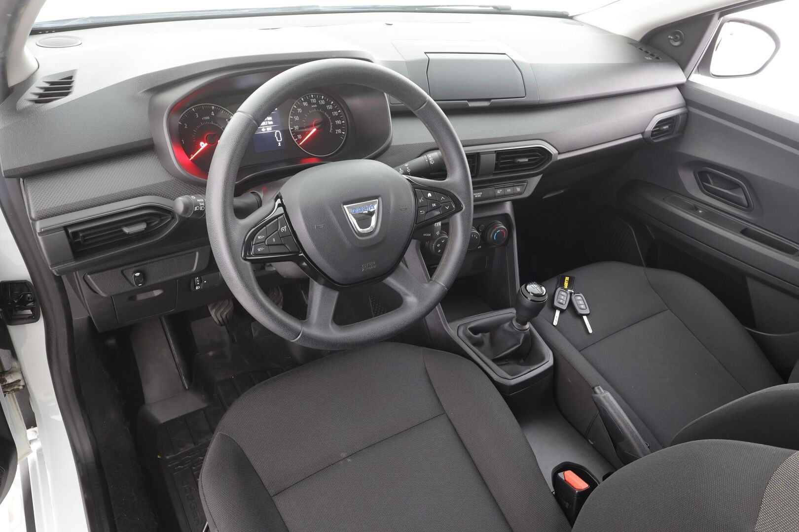 Dacia Jogger 2022 TCe 110 Essential 7p - | LED | Ilmastointi | P.tutkat | Merkkihuollot | 1-om suomi-auto | Kahdet renkaat | Bluetooth | Penkinlämmittimet | 