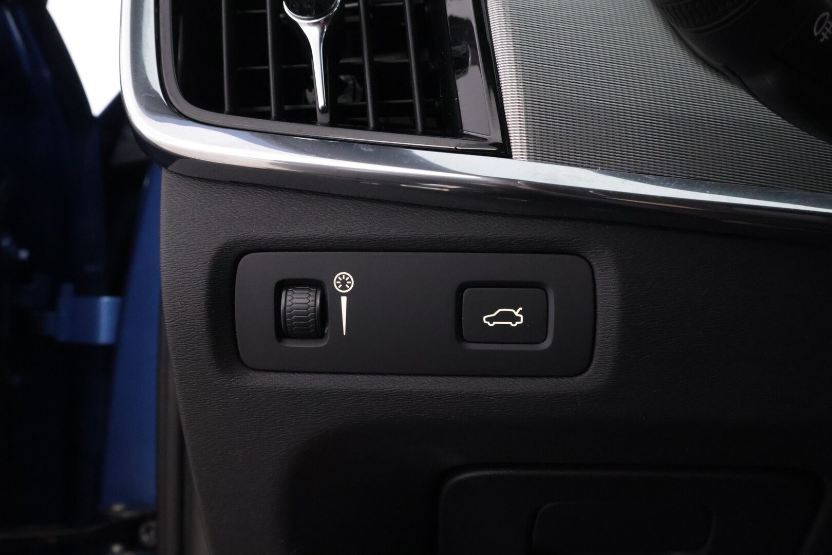 Volvo V90 2018 D4 AWD Business R-Design aut * Webasto / Adapt.vakkari / Harman&Kardon / Vetokoukku / Full-LED / Nahka-Alcantara * - Bursting Blue / Lämm.tuulilasi / Jakopää tehty / Juuri saapunut Tampereelle! - HULLUT AVAJAISHULINAT KORKOTARJOUS 3,29 %