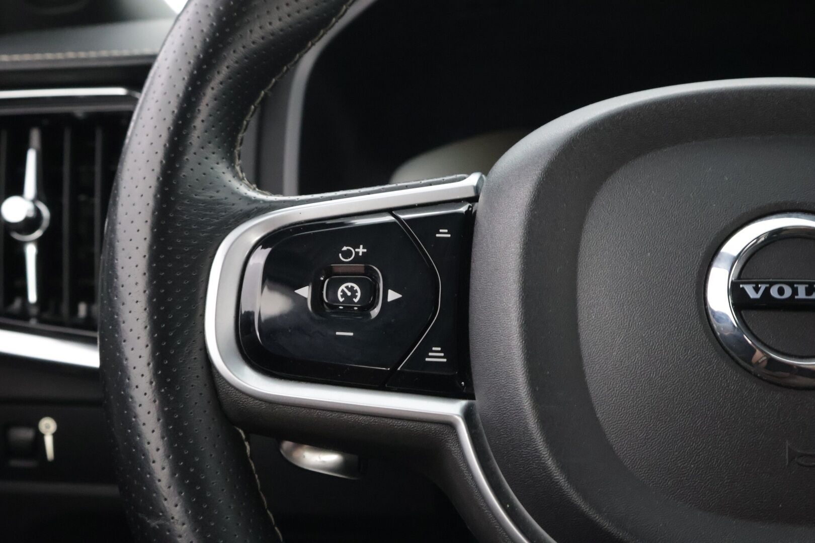 Volvo V90 2018 D4 AWD Business R-Design aut * Webasto / Adapt.vakkari / Harman&Kardon / Vetokoukku / Full-LED / Nahka-Alcantara * - Bursting Blue / Lämm.tuulilasi / Jakopää tehty / Juuri saapunut Tampereelle! - HULLUT AVAJAISHULINAT KORKOTARJOUS 3,29 %