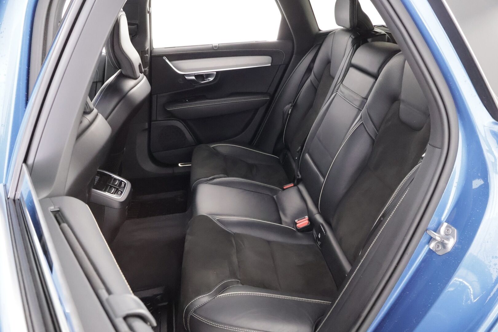 Volvo V90 2018 D4 AWD Business R-Design aut * Webasto / Adapt.vakkari / Harman&Kardon / Vetokoukku / Full-LED / Nahka-Alcantara * - Bursting Blue / Lämm.tuulilasi / Jakopää tehty / Juuri saapunut Tampereelle! - HULLUT AVAJAISHULINAT KORKOTARJOUS 3,29 %