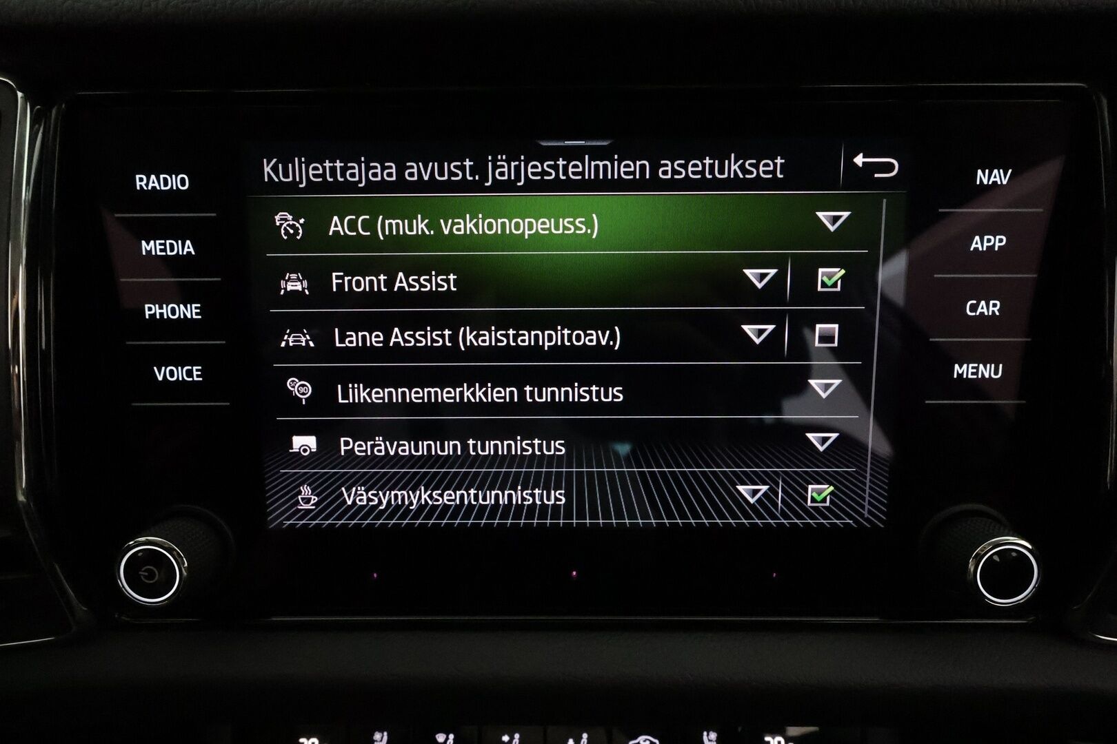 Skoda Kodiaq 2022 2.0 TDI 200 4x4 Style DSG Autom. **Panorama / Webasto / Adapt.vakkari / Koukku / P.kamera / Muistipenkit hieronnalla / Matrix LED** - 3,99 % KORKOTARJOUS TÄHÄN AUTOON - Suomi-auto / Kahdet renkaat aluvanteilla / KeylessGo / Ilmastoidut etuistuimet / Ratinlämmitin / Sähköluukku