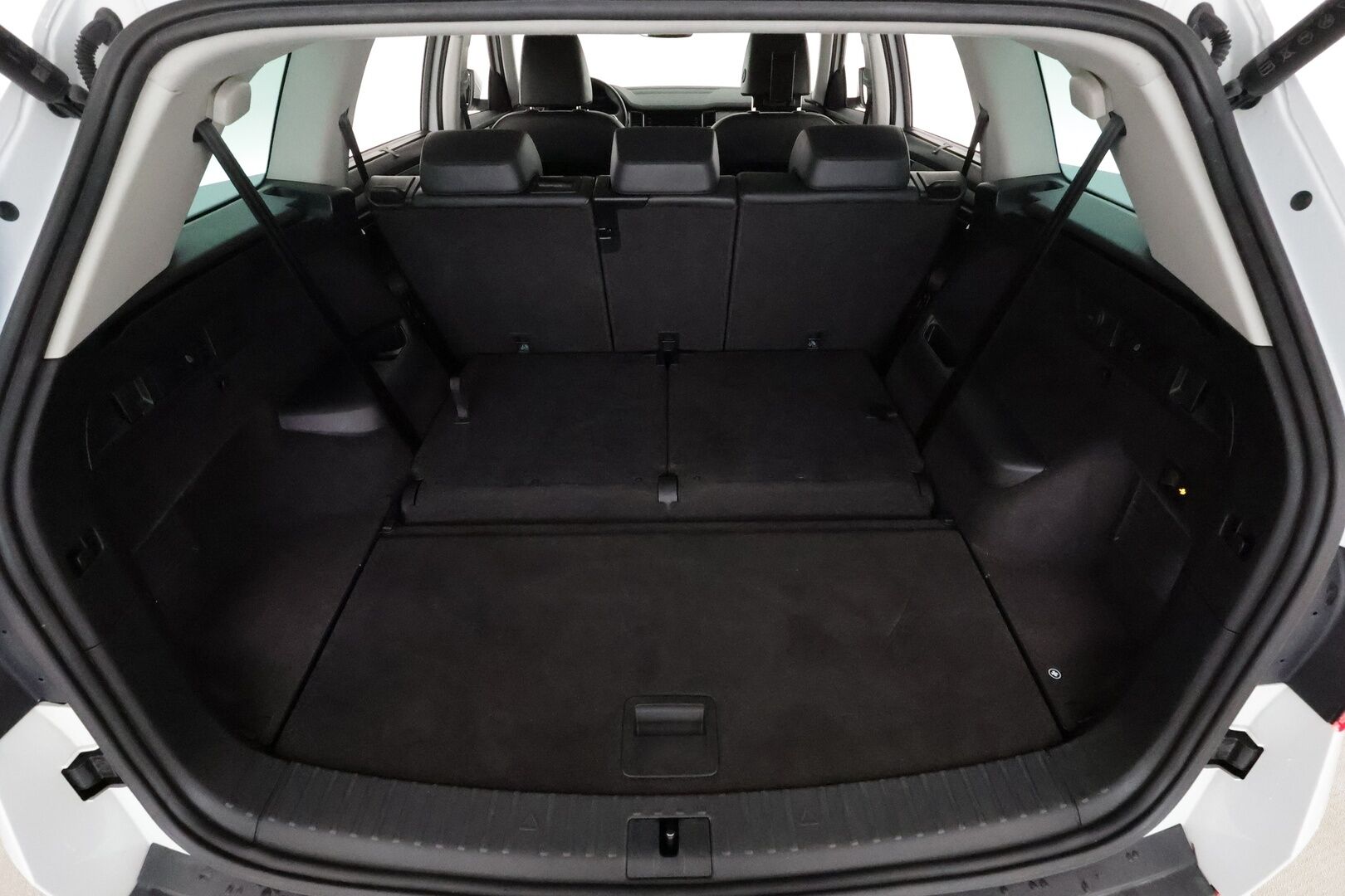 Skoda Kodiaq 2022 2.0 TDI 200 4x4 Style DSG Autom. **Panorama / Webasto / Adapt.vakkari / Koukku / P.kamera / Muistipenkit hieronnalla / Matrix LED** - 3,99 % KORKOTARJOUS TÄHÄN AUTOON - Suomi-auto / Kahdet renkaat aluvanteilla / KeylessGo / Ilmastoidut etuistuimet / Ratinlämmitin / Sähköluukku