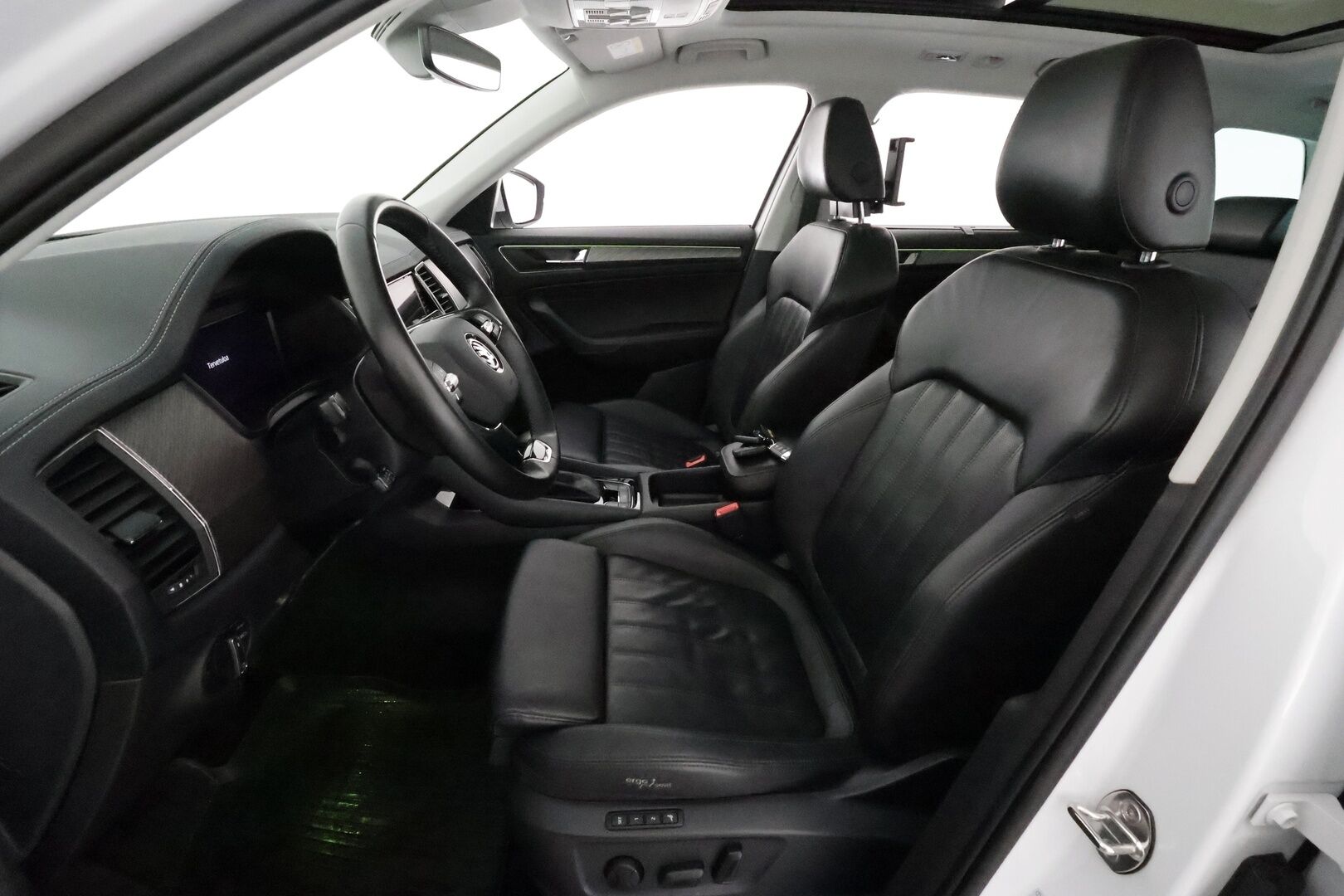 Skoda Kodiaq 2022 2.0 TDI 200 4x4 Style DSG Autom. **Panorama / Webasto / Adapt.vakkari / Koukku / P.kamera / Muistipenkit hieronnalla / Matrix LED** - 3,99 % KORKOTARJOUS TÄHÄN AUTOON - Suomi-auto / Kahdet renkaat aluvanteilla / KeylessGo / Ilmastoidut etuistuimet / Ratinlämmitin / Sähköluukku