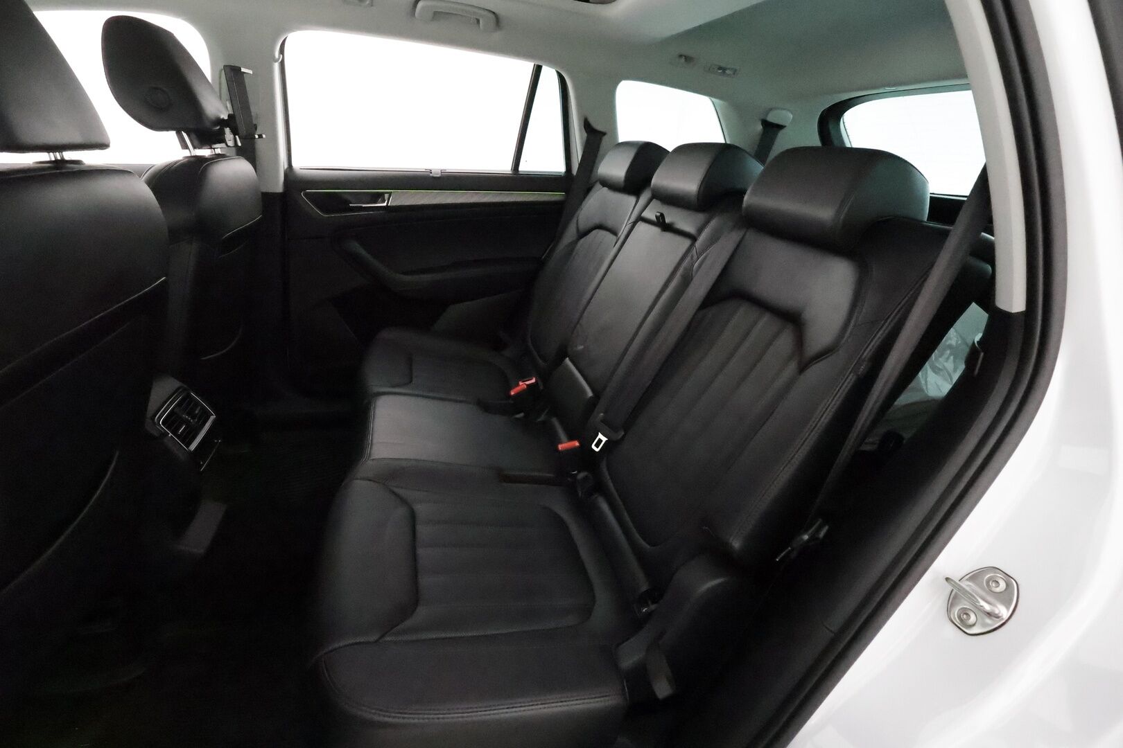 Skoda Kodiaq 2022 2.0 TDI 200 4x4 Style DSG Autom. **Panorama / Webasto / Adapt.vakkari / Koukku / P.kamera / Muistipenkit hieronnalla / Matrix LED** - 3,99 % KORKOTARJOUS TÄHÄN AUTOON - Suomi-auto / Kahdet renkaat aluvanteilla / KeylessGo / Ilmastoidut etuistuimet / Ratinlämmitin / Sähköluukku