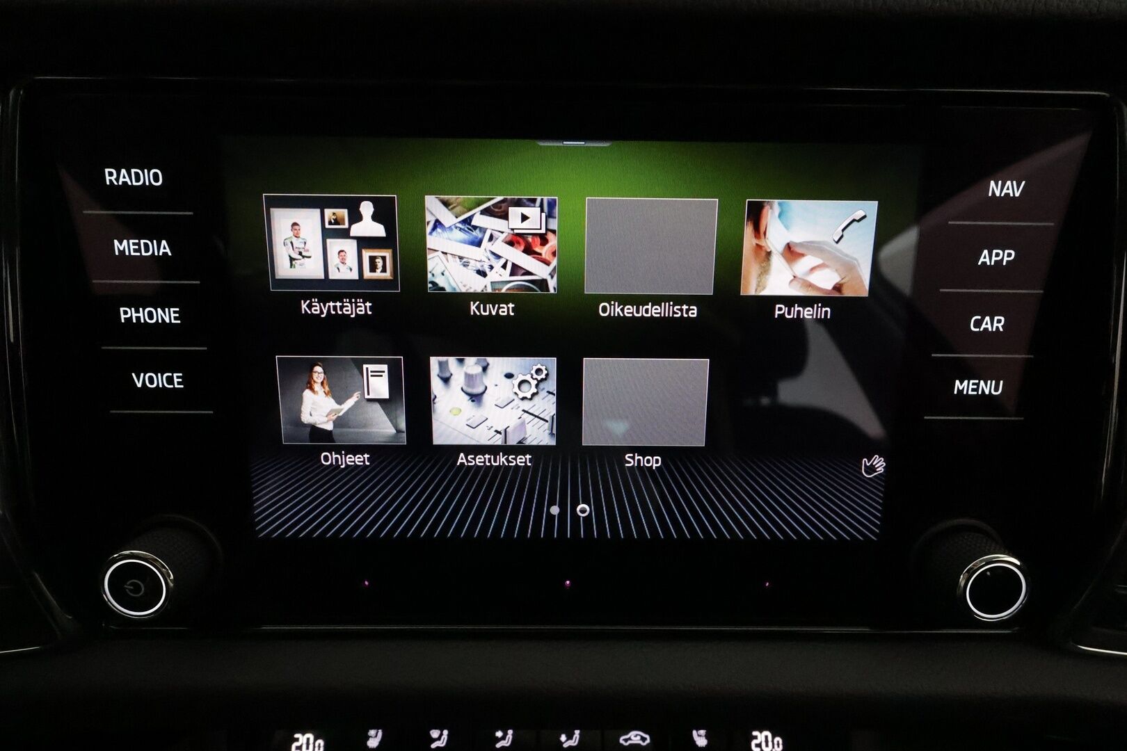 Skoda Kodiaq 2022 2.0 TDI 200 4x4 Style DSG Autom. **Panorama / Webasto / Adapt.vakkari / Koukku / P.kamera / Muistipenkit hieronnalla / Matrix LED** - 3,99 % KORKOTARJOUS TÄHÄN AUTOON - Suomi-auto / Kahdet renkaat aluvanteilla / KeylessGo / Ilmastoidut etuistuimet / Ratinlämmitin / Sähköluukku
