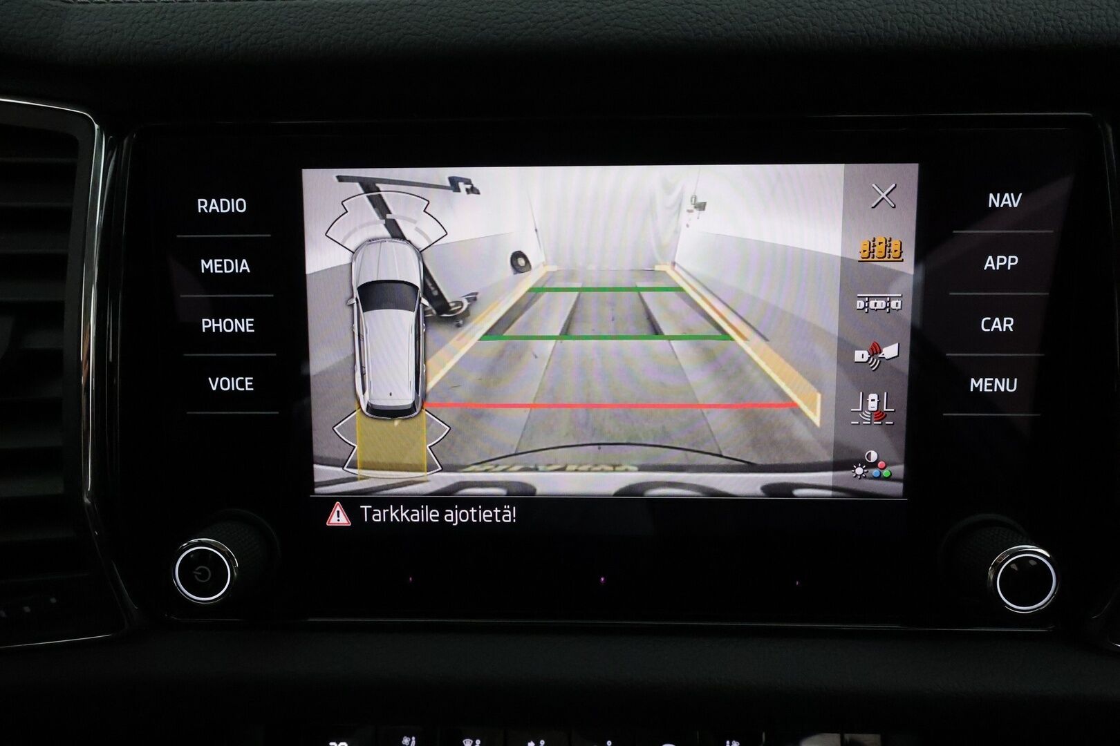 Skoda Kodiaq 2022 2.0 TDI 200 4x4 Style DSG Autom. **Panorama / Webasto / Adapt.vakkari / Koukku / P.kamera / Muistipenkit hieronnalla / Matrix LED** - 3,99 % KORKOTARJOUS TÄHÄN AUTOON - Suomi-auto / Kahdet renkaat aluvanteilla / KeylessGo / Ilmastoidut etuistuimet / Ratinlämmitin / Sähköluukku