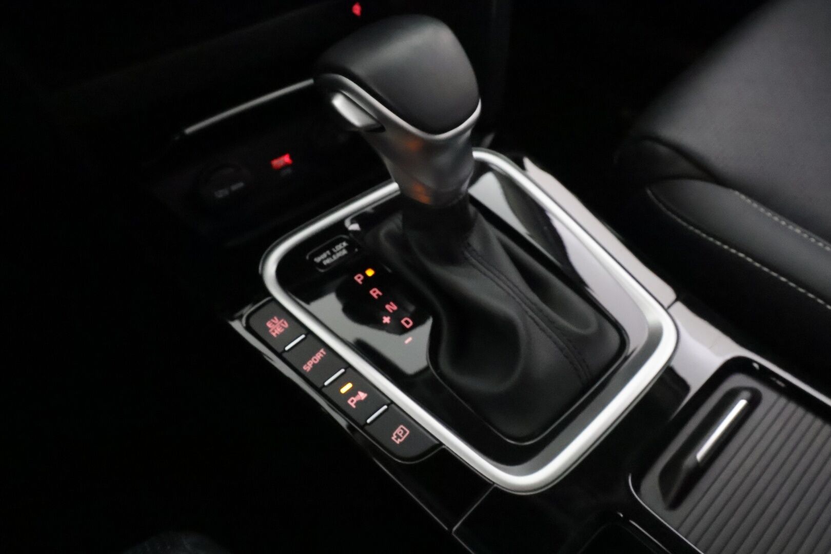 Kia Ceed 2022 1,6 GDI Plug-In Hybrid Business Premium SW DCT - | ACC | Ilmastoidut nahat | Muistipenkki | Digimittaristo | LED | HDA | BSM | P.kamera | Keyless | Lämm. ratti | Merkkihuollettu | 1-om suomiauto |