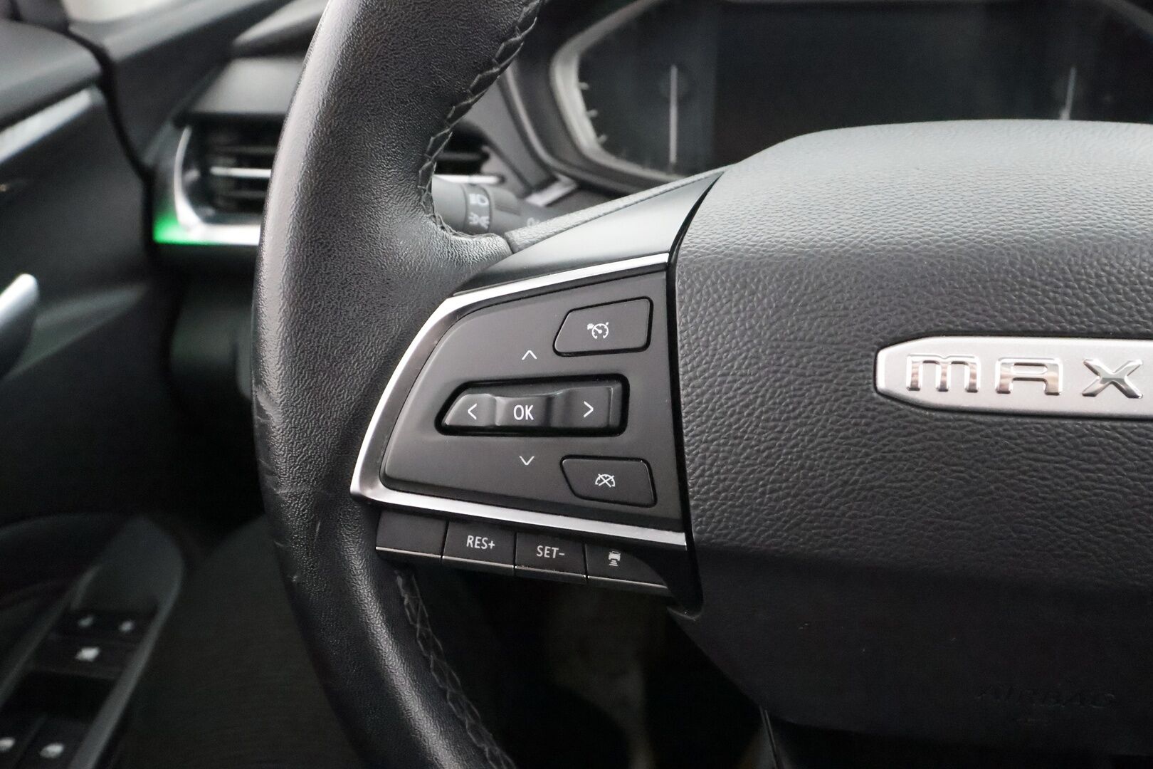 Maxus Euniq 5 2022 Grand Wagon 7-P 177hv - Exclusive * ACC / Full-LED / Panorama / 360 / Sähköpenkit / Kaistavahti / Keyless * - Suomi-auto / 2x Latauskaapelit