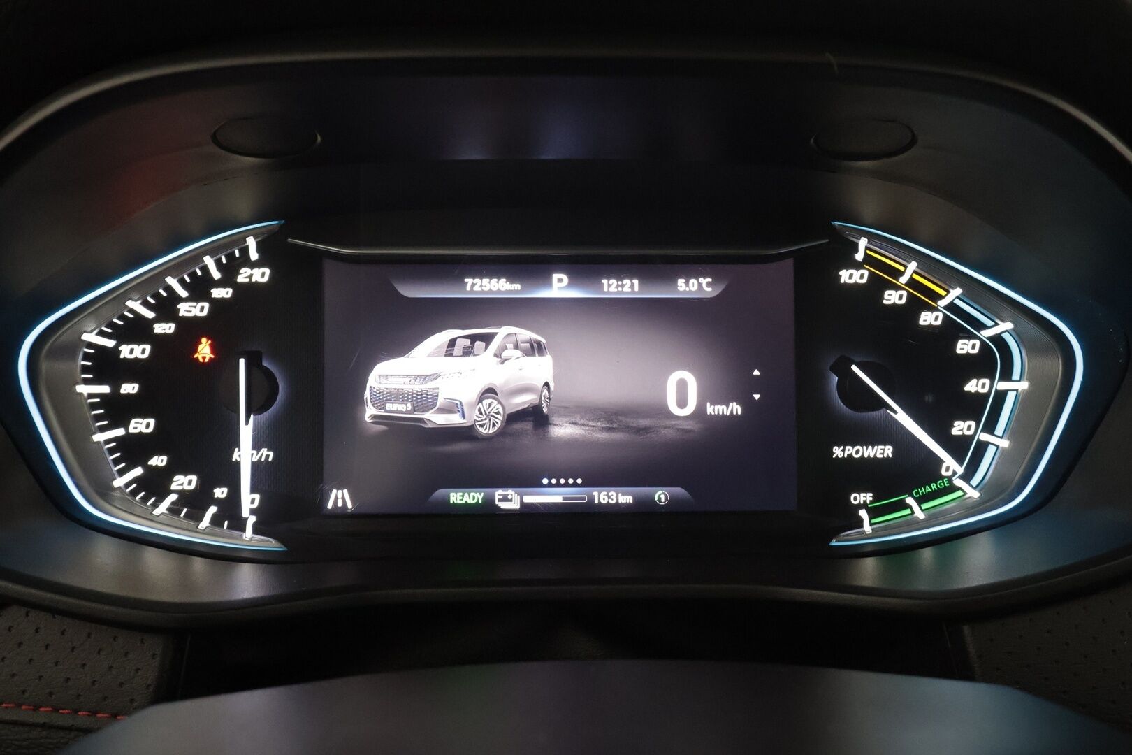 Maxus Euniq 5 2022 Grand Wagon 7-P 177hv - Exclusive * ACC / Full-LED / Panorama / 360 / Sähköpenkit / Kaistavahti / Keyless * - Suomi-auto / 2x Latauskaapelit