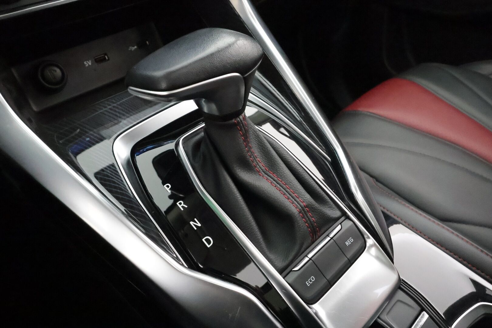 Maxus Euniq 5 2022 Grand Wagon 7-P 177hv - Exclusive * ACC / Full-LED / Panorama / 360 / Sähköpenkit / Kaistavahti / Keyless * - Suomi-auto / 2x Latauskaapelit