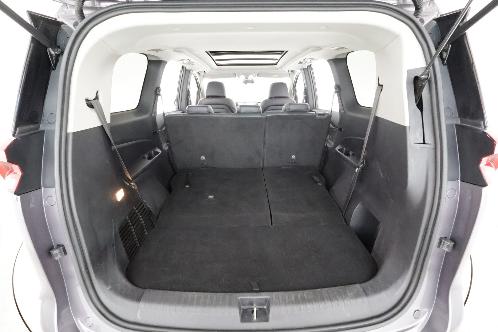 Maxus Euniq 5 2022 Grand Wagon 7-P 177hv - Exclusive * ACC / Full-LED / Panorama / 360 / Sähköpenkit / Kaistavahti / Keyless * - Suomi-auto / 2x Latauskaapelit