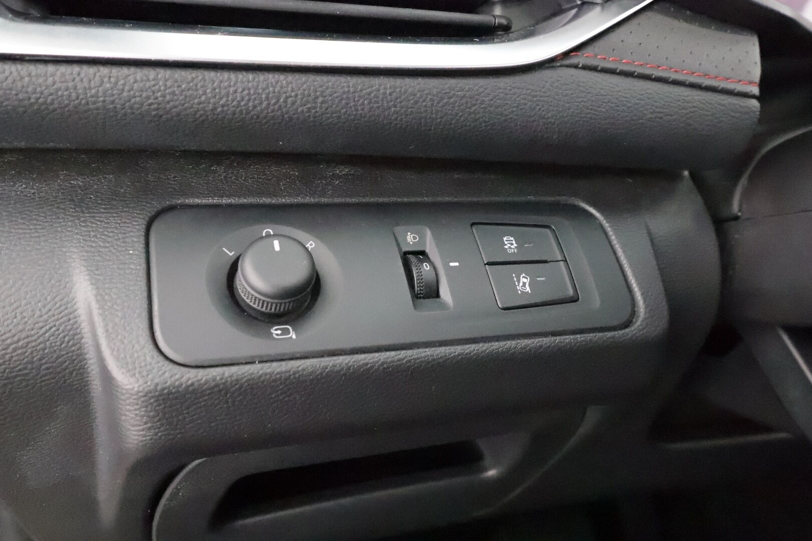 Maxus Euniq 5 2022 Grand Wagon 7-P 177hv - Exclusive * ACC / Full-LED / Panorama / 360 / Sähköpenkit / Kaistavahti / Keyless * - Suomi-auto / 2x Latauskaapelit