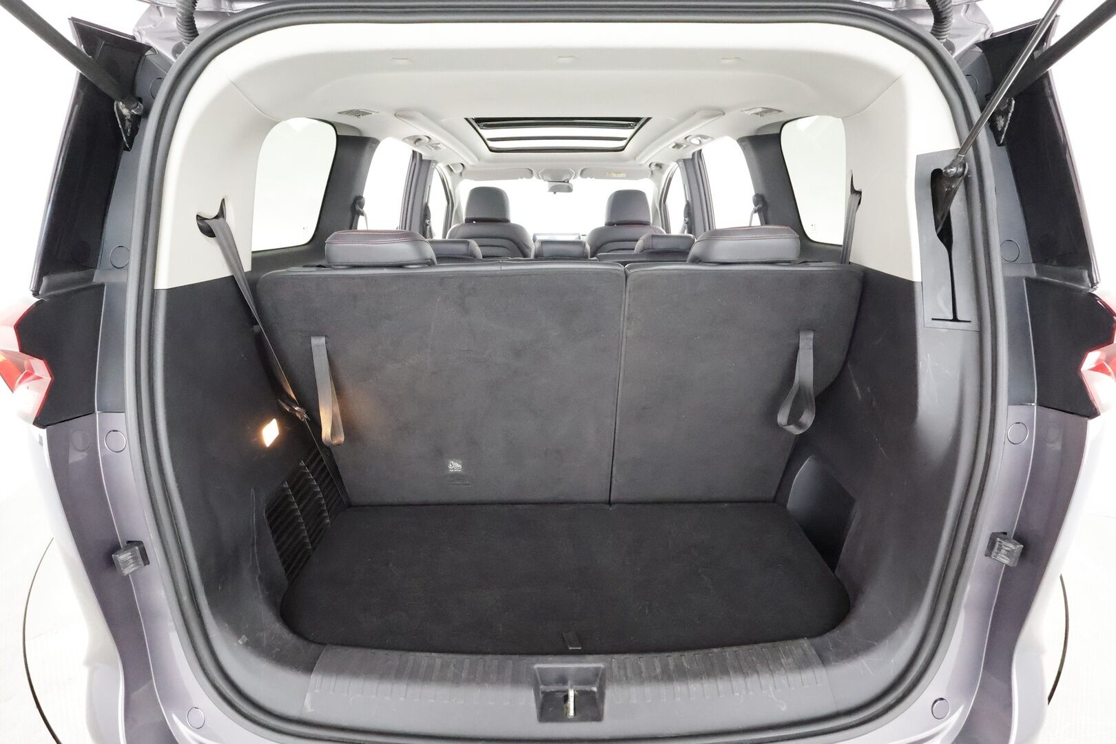 Maxus Euniq 5 2022 Grand Wagon 7-P 177hv - Exclusive * ACC / Full-LED / Panorama / 360 / Sähköpenkit / Kaistavahti / Keyless * - Suomi-auto / 2x Latauskaapelit