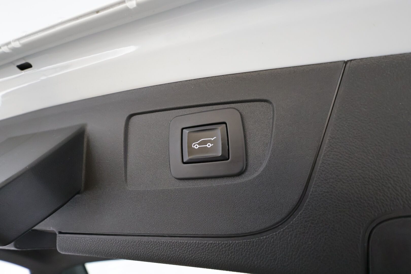 Opel Insignia 2022 Sports Tourer Executive 175 D Turbo A * Vakkari / Bose / Koukku /  P.kamera / Muistipenkki / Apple&Android * - 1.Om Suomi auto / Ilmatoidut sporttipenkit / Kyeless - HULLU BLACKWEEK KORKOTARJOUS 2,49%