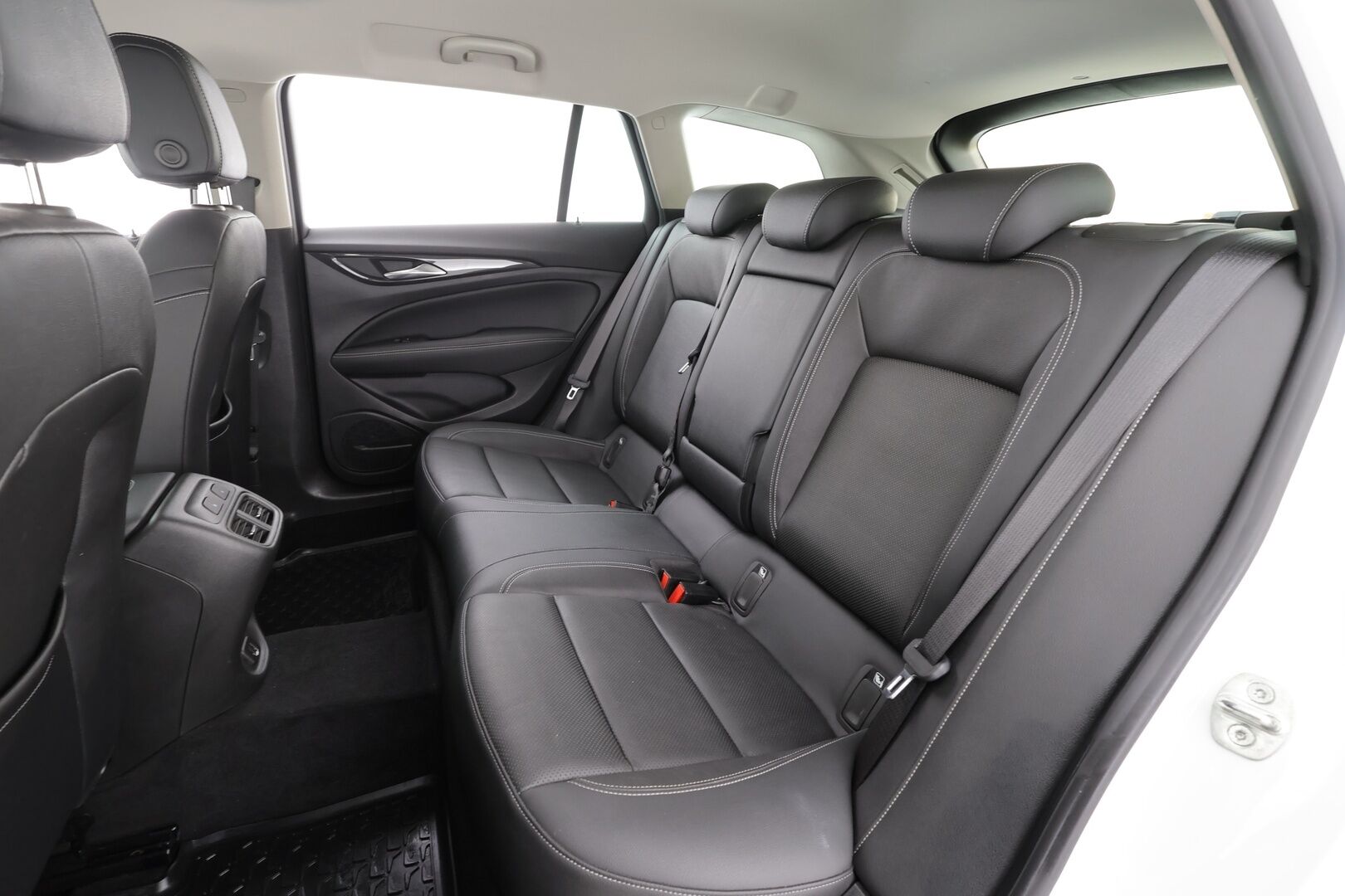 Opel Insignia 2022 Sports Tourer Executive 175 D Turbo A * Vakkari / Bose / Koukku /  P.kamera / Muistipenkki / Apple&Android * - 1.Om Suomi auto / Ilmatoidut sporttipenkit / Kyeless - HULLU BLACKWEEK KORKOTARJOUS 2,49%