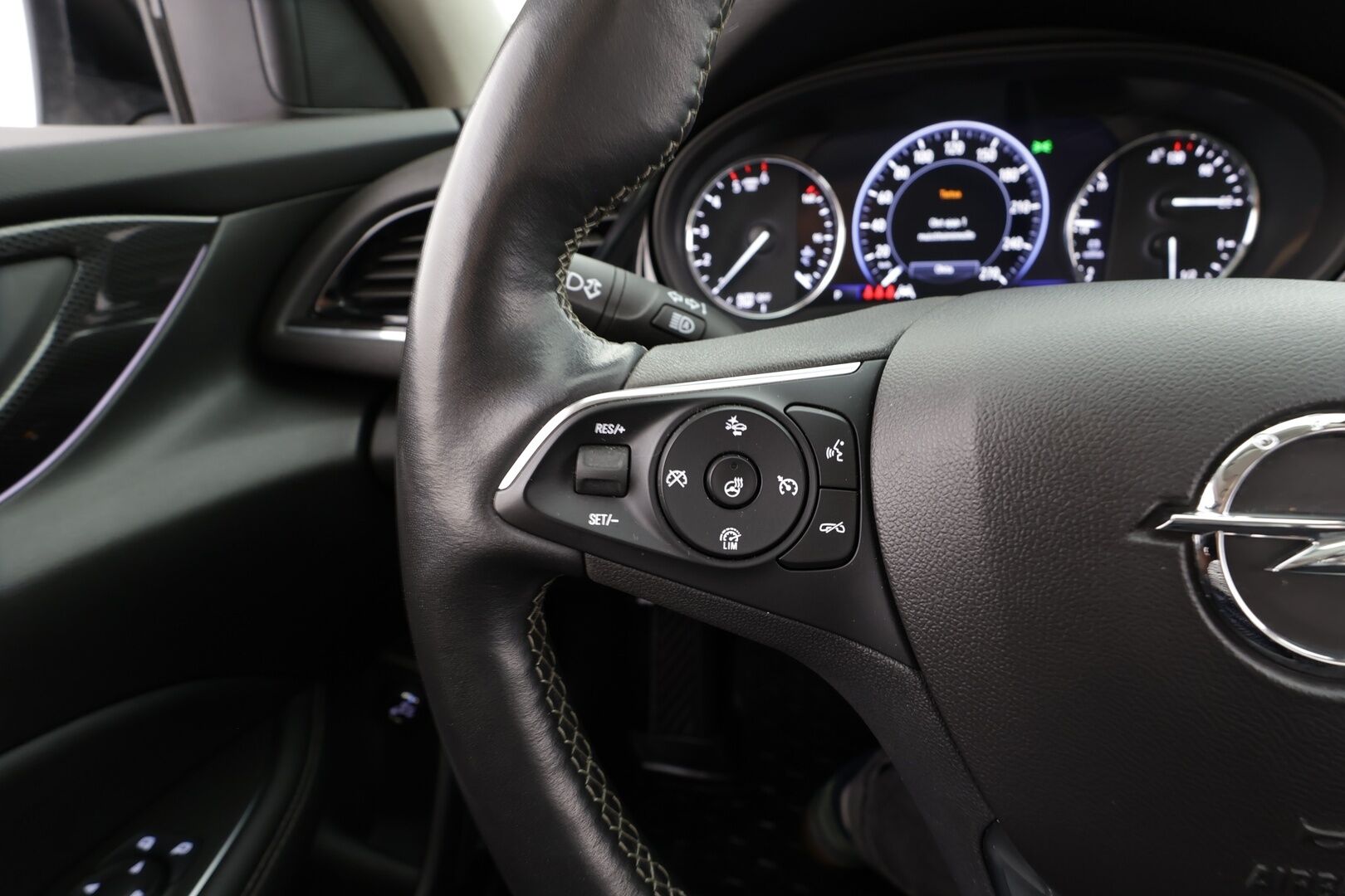 Opel Insignia 2022 Sports Tourer Executive 175 D Turbo A * Vakkari / Bose / Koukku /  P.kamera / Muistipenkki / Apple&Android * - 1.Om Suomi auto / Ilmatoidut sporttipenkit / Kyeless - HULLU BLACKWEEK KORKOTARJOUS 2,49%