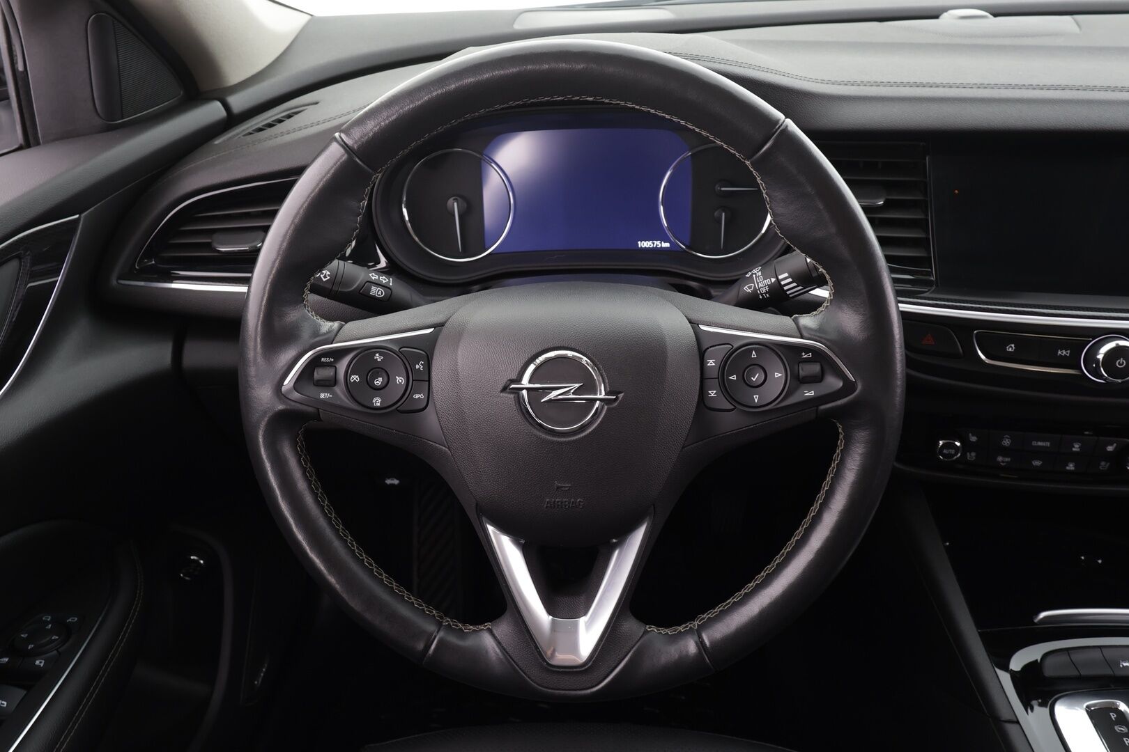 Opel Insignia 2022 Sports Tourer Executive 175 D Turbo A * Vakkari / Bose / Koukku /  P.kamera / Muistipenkki / Apple&Android * - 1.Om Suomi auto / Ilmatoidut sporttipenkit / Kyeless - HULLU BLACKWEEK KORKOTARJOUS 2,49%