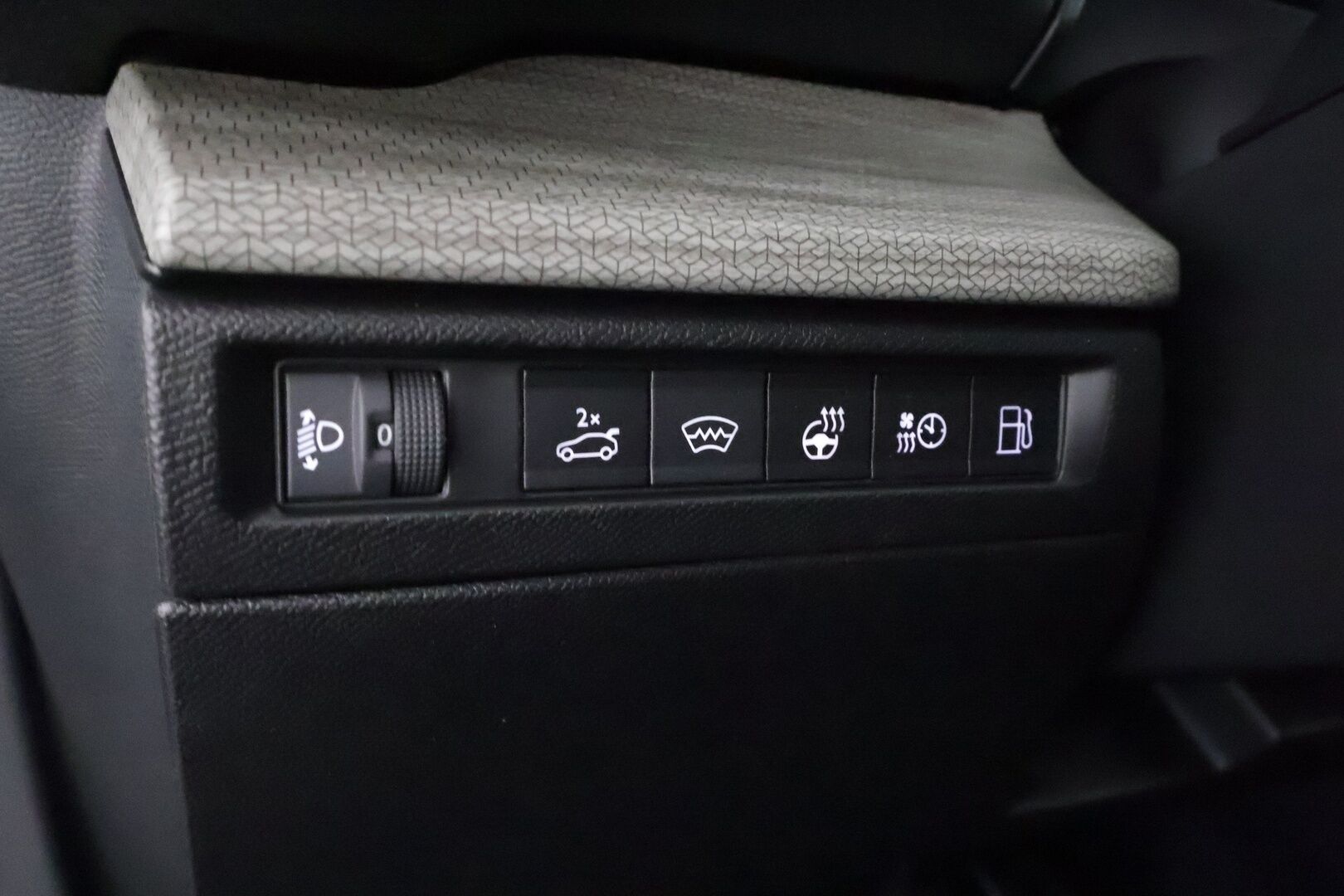 Citroen C5 X 2022 Plug-in Hybrid 225 Shine Pack Launch Edition EAT8 Automaatti - ACC | HUD | Lohko | 360-Kamera | Sähköpenkit | Nahat | 1.Om Suomi-auto | Merkkihuollettu | Kahdet Renkaat | Katsastettu 5/26