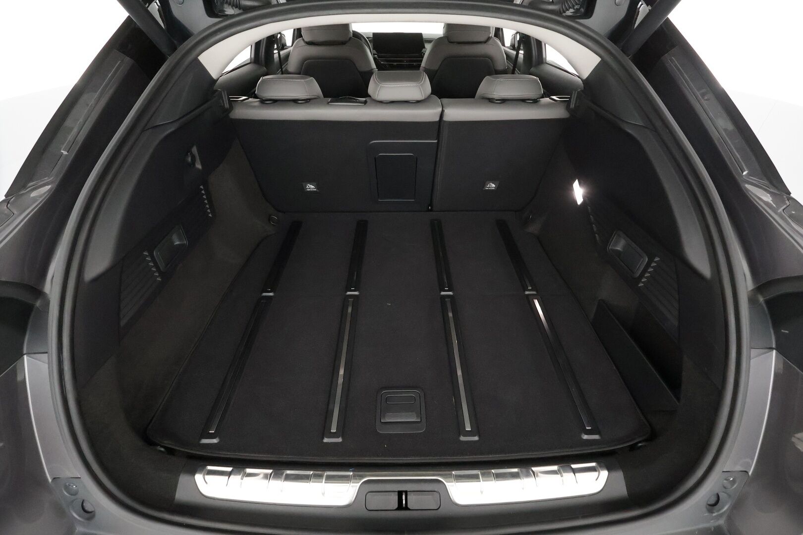 Citroen C5 X 2022 Plug-in Hybrid 225 Shine Pack Launch Edition EAT8 * HUD / ACC / LED / 360° / Muistipenkki / Navi / Keyless * - 1-om Suomi-auto / 2x Latauskaapelit / Kahdet renkaat - Osta nyt, maksa vasta ensi vuonna