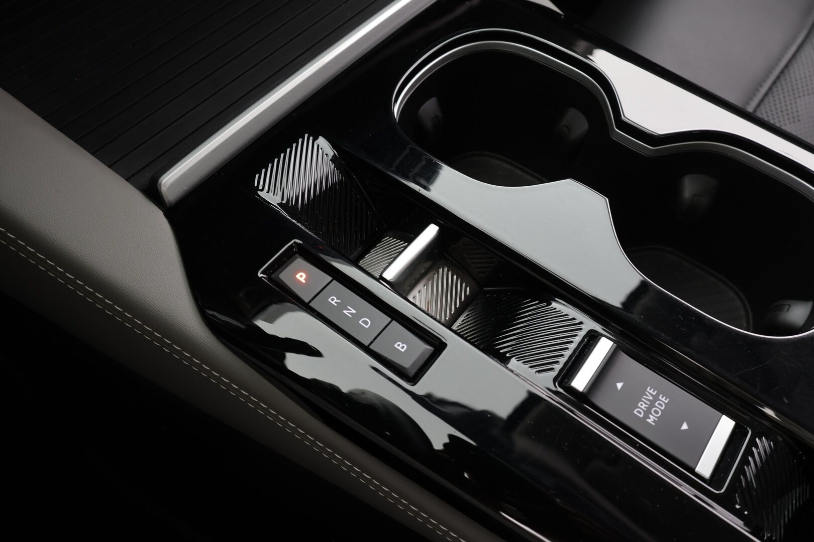 Citroen C5 X 2022 Plug-in Hybrid 225 Shine Pack Launch Edition EAT8 * HUD / ACC / LED / 360° / Muistipenkki / Navi / Keyless * - 1-om Suomi-auto / 2x Latauskaapelit / Kahdet renkaat - Osta nyt, maksa vasta ensi vuonna