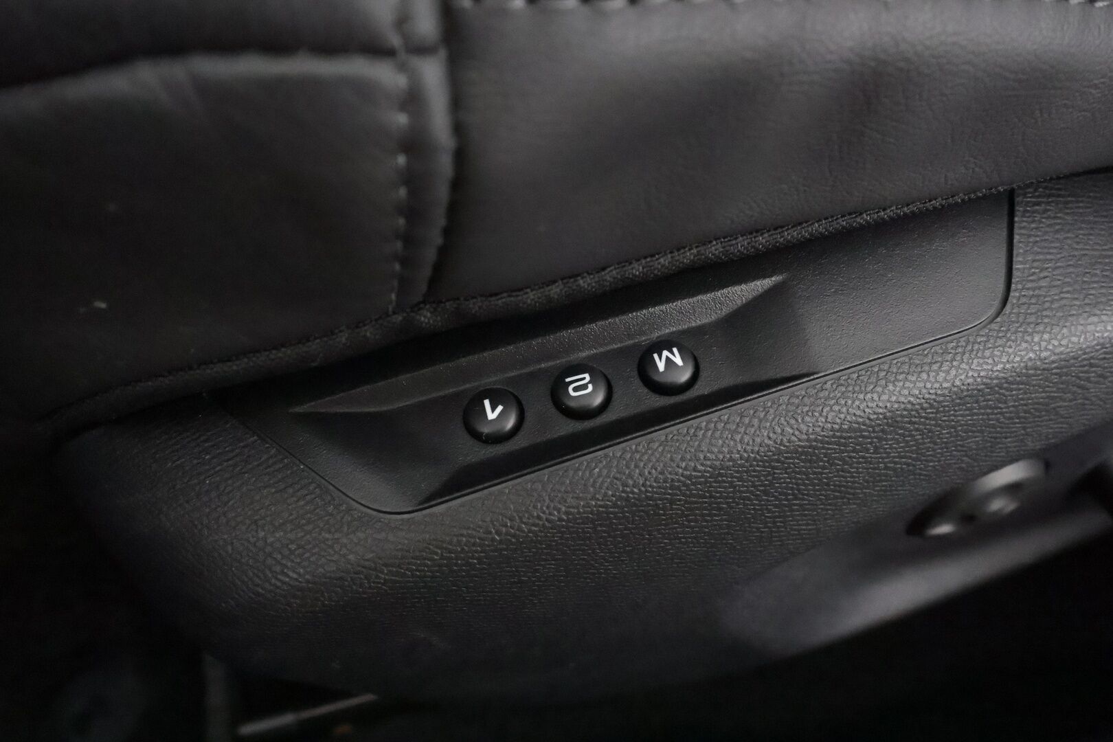 Citroen C5 X 2022 Plug-in Hybrid 225 Shine Pack Launch Edition EAT8 * HUD / ACC / LED / 360° / Muistipenkki / Navi / Keyless * - 1-om Suomi-auto / 2x Latauskaapelit / Kahdet renkaat - Osta nyt, maksa vasta ensi vuonna