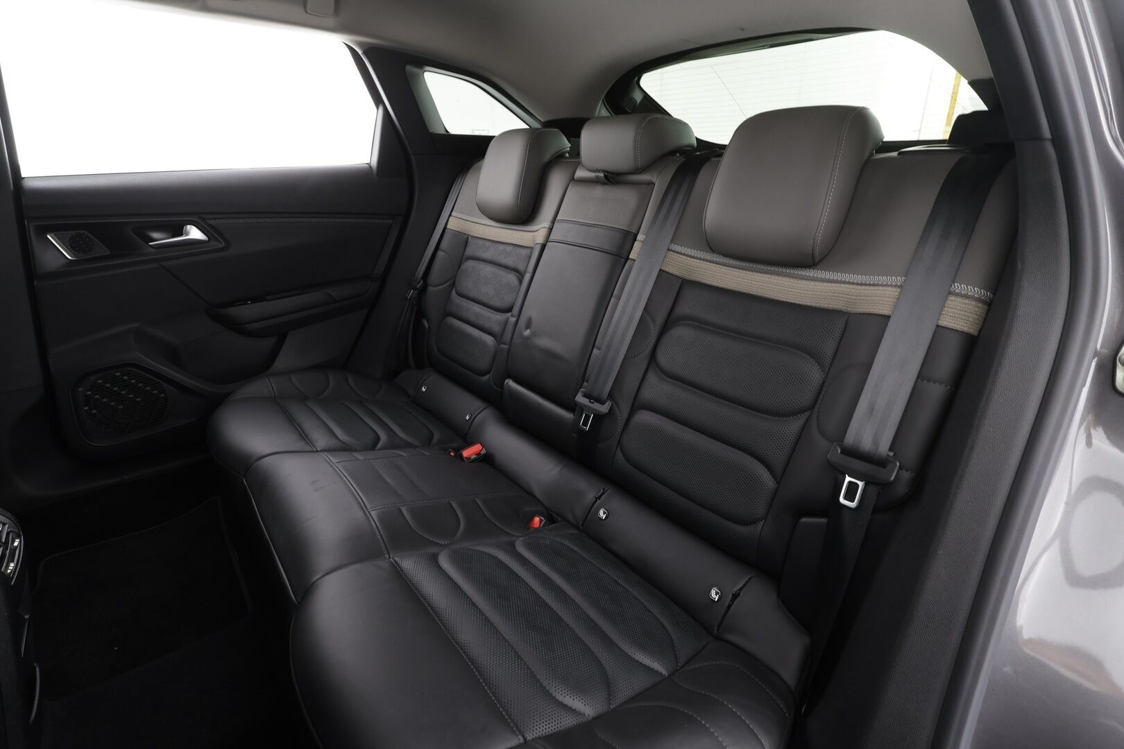 Citroen C5 X 2022 Plug-in Hybrid 225 Shine Pack Launch Edition EAT8 * HUD / ACC / LED / 360° / Muistipenkki / Navi / Keyless * - 1-om Suomi-auto / 2x Latauskaapelit / Kahdet renkaat - Osta nyt, maksa vasta ensi vuonna