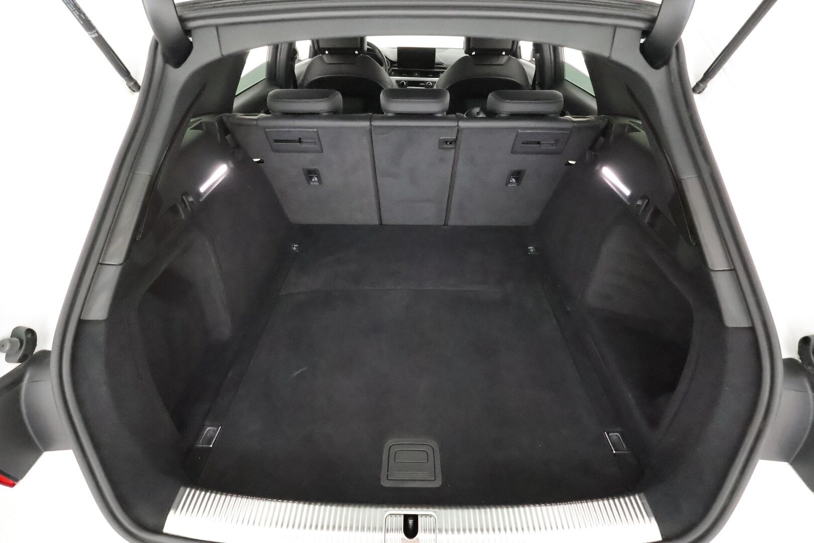 Audi A4 2022 Avant Business S line 40 TFSI 150 kW MHEV quattro S tronic - 3,99 % KORKOTARJOUS TÄHÄN AUTOON - 31.5. ASTI! - 1-om Suomi-auto / Webasto / Adapt.Vakkari / Peruutuskamera / Matrix LED / Puolinahkasisusta / Digital Cockpit / Apple&Android!