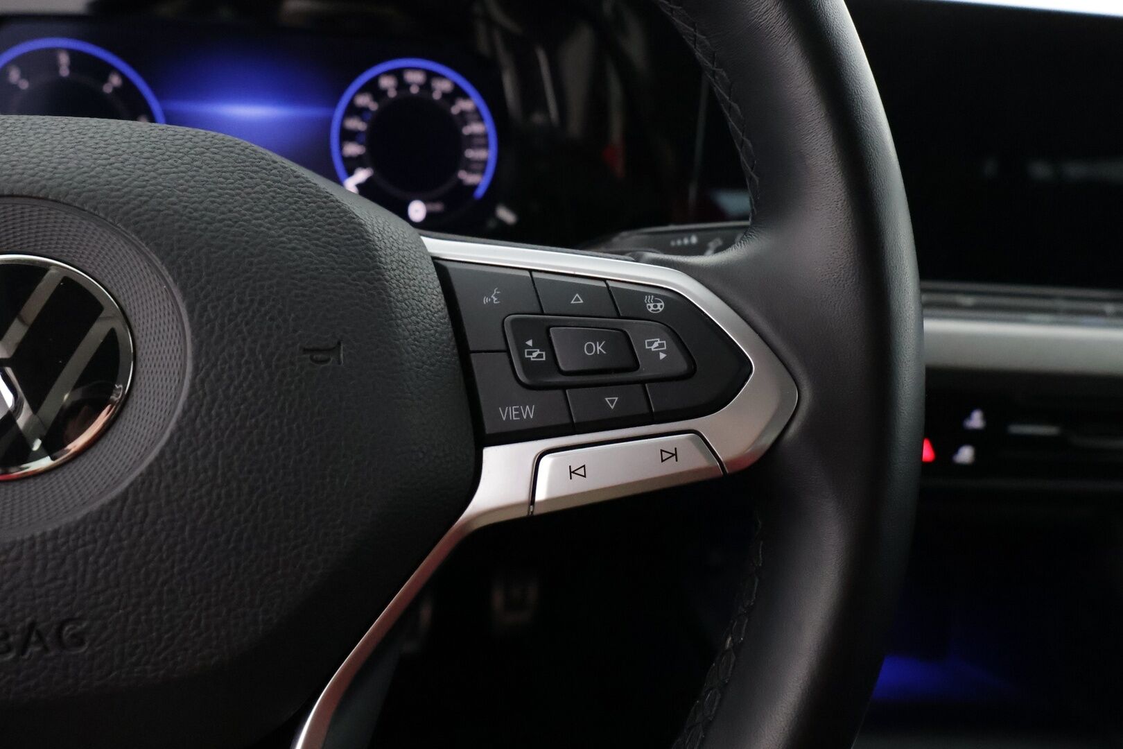 Volkswagen Golf 2022 2.0 TDI Variant Alltrack 147kW 4Motion DSG *Webasto / ACC / Tutkat / Kaistavahti / Sporttipenkit / Koukku / KeylessGo / LED-valot * - *Katso mihin hintaan!* 1-om. Suomi-auto / Todella hyvät varusteet! Särmä huoltohistoria!*