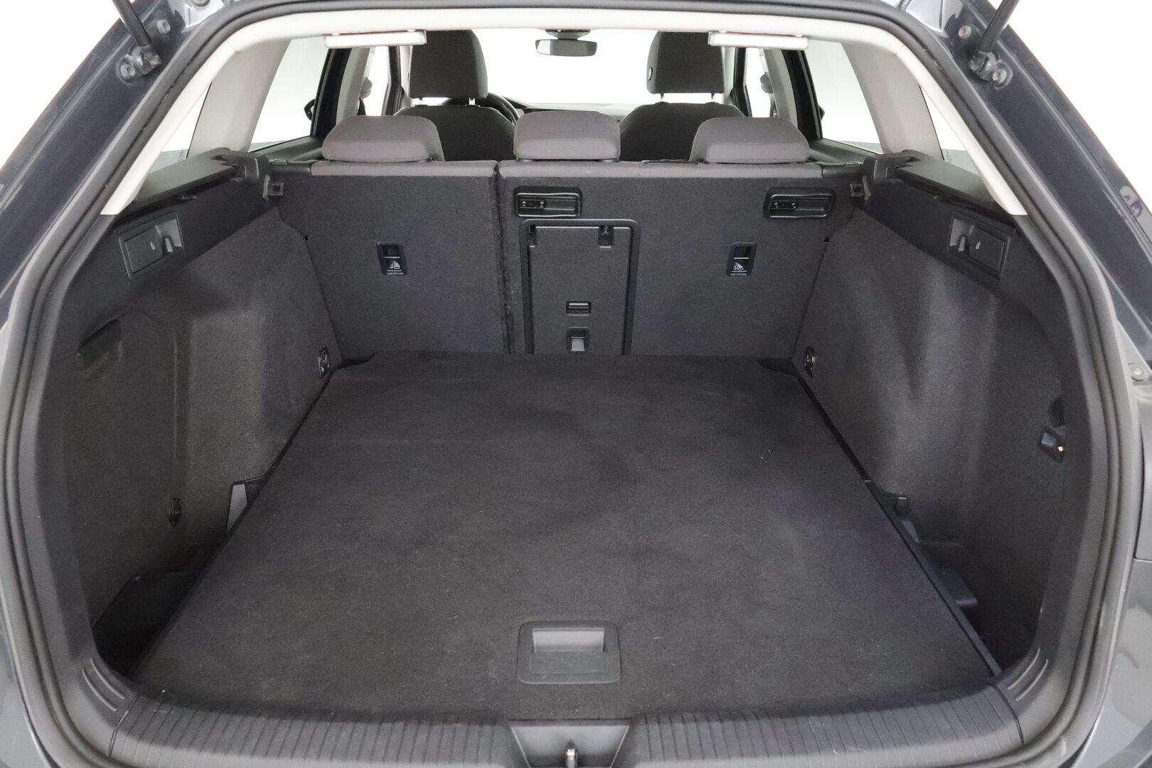 Volkswagen Golf 2022 2.0 TDI Variant Alltrack 147kW 4Motion DSG *Webasto / ACC / Tutkat / Kaistavahti / Sporttipenkit / Koukku / KeylessGo / LED-valot * - *Katso mihin hintaan!* 1-om. Suomi-auto / Todella hyvät varusteet! Särmä huoltohistoria!*