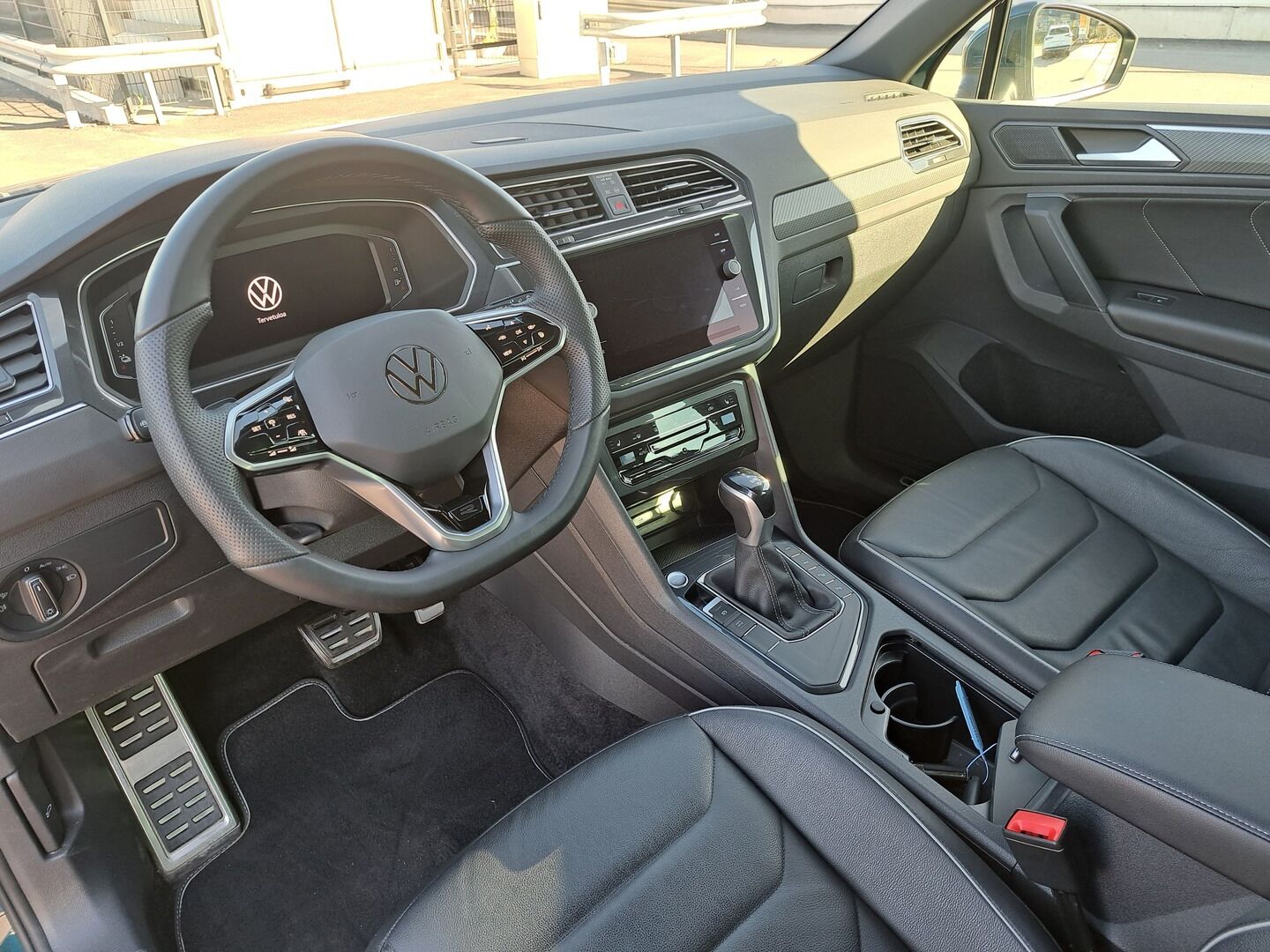 Volkswagen Tiguan 2022 R-Line eHybrid 180 kW DSG-automaatti / Adapt.Vakkari / Nahkaverhoilu / Muistipenkit / Led-ajovalot / Navi / TULOSSA //