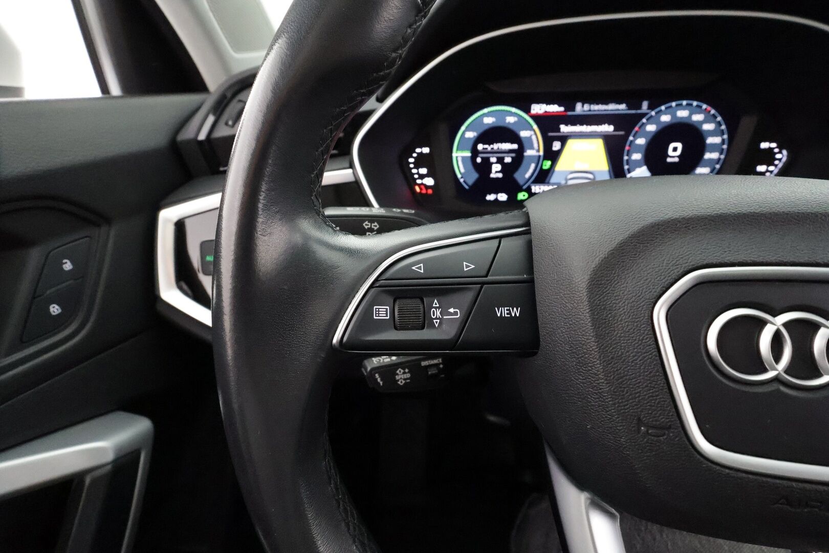 Audi Q3 2022 Business 45 TFSI e 180 kW S tronic * ACC / Koukku / P.kamera / LED / Apple&Android / Keyless* - 1.Om Suomi-auto / Kahdet Renkaat