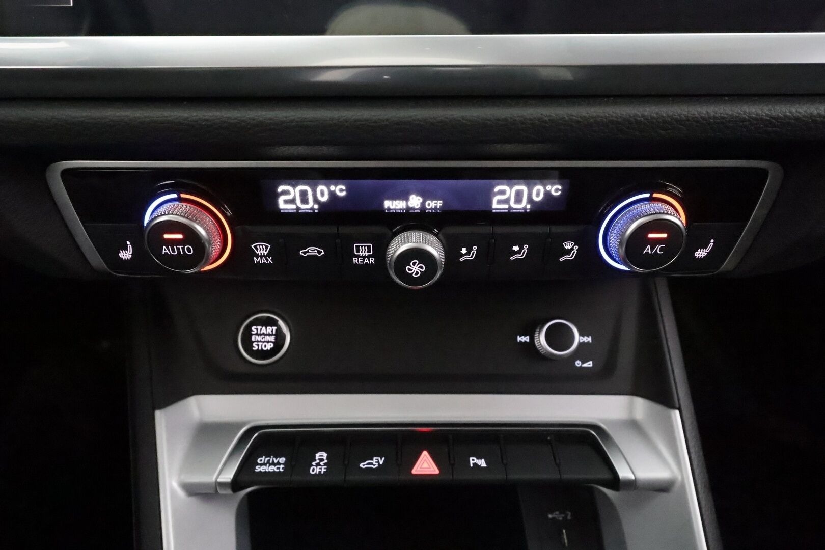 Audi Q3 2022 Business 45 TFSI e 180 kW S tronic * ACC / Koukku / P.kamera / LED / Apple&Android / Keyless* - 1.Om Suomi-auto / Kahdet Renkaat