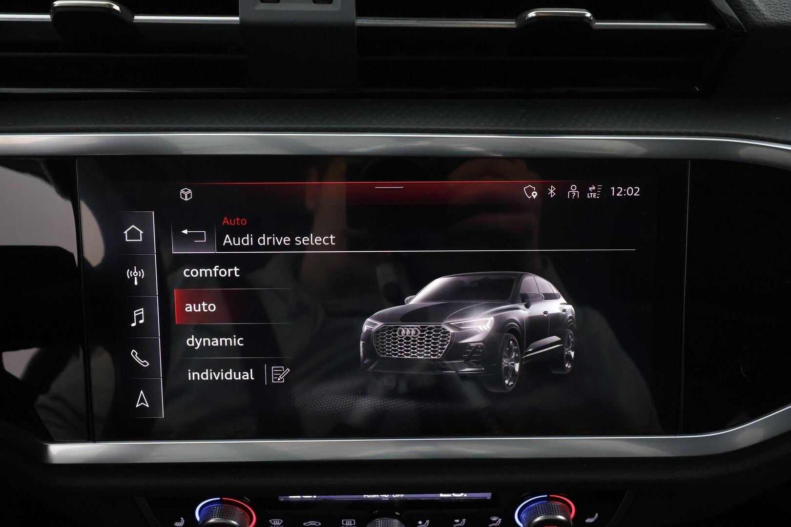 Audi Q3 2022 Business 45 TFSI e 180 kW S tronic * ACC / Koukku / P.kamera / LED / Apple&Android / Keyless* - 1.Om Suomi-auto / Kahdet Renkaat