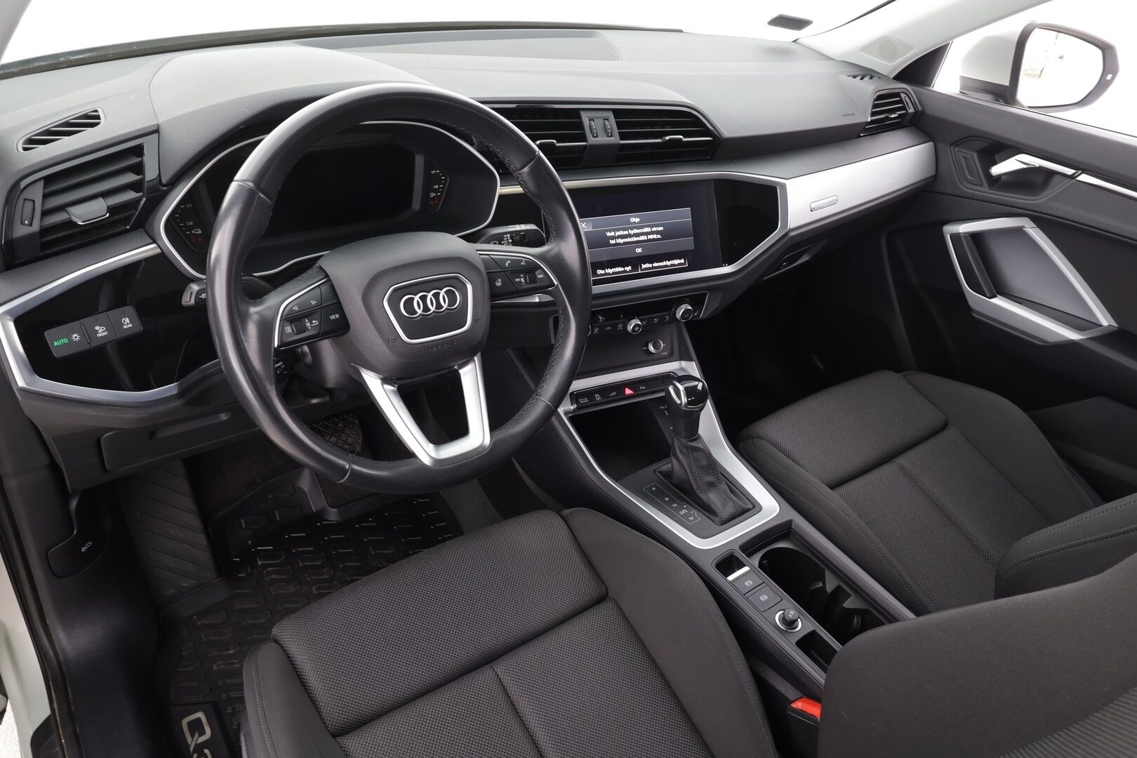Audi Q3 2022 Business 45 TFSI e 180 kW S tronic * ACC / Koukku / P.kamera / LED / Apple&Android / Keyless* - 1.Om Suomi-auto / Kahdet Renkaat