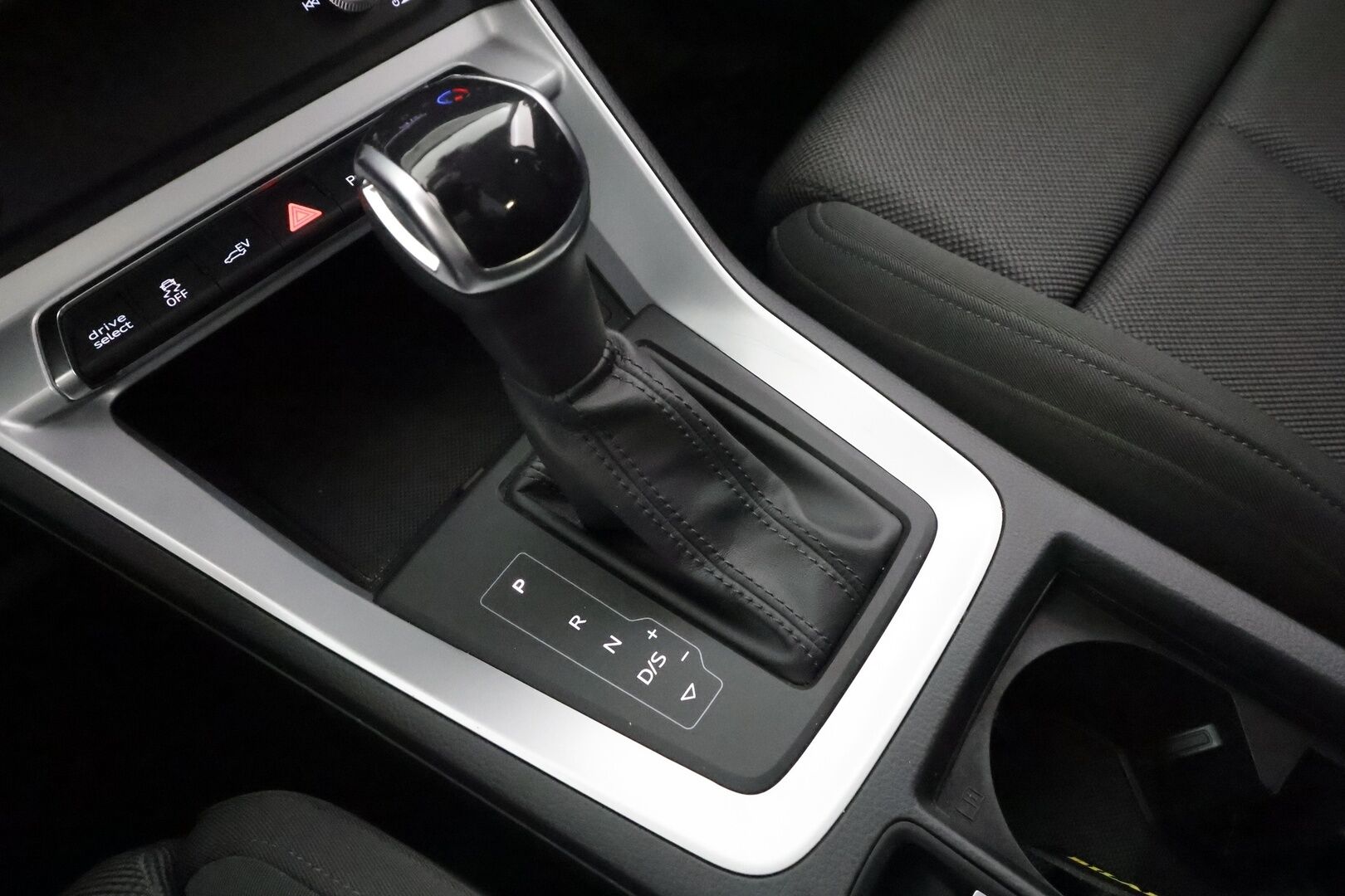 Audi Q3 2022 Business 45 TFSI e 180 kW S tronic * ACC / Koukku / P.kamera / LED / Apple&Android / Keyless* - 1.Om Suomi-auto / Kahdet Renkaat