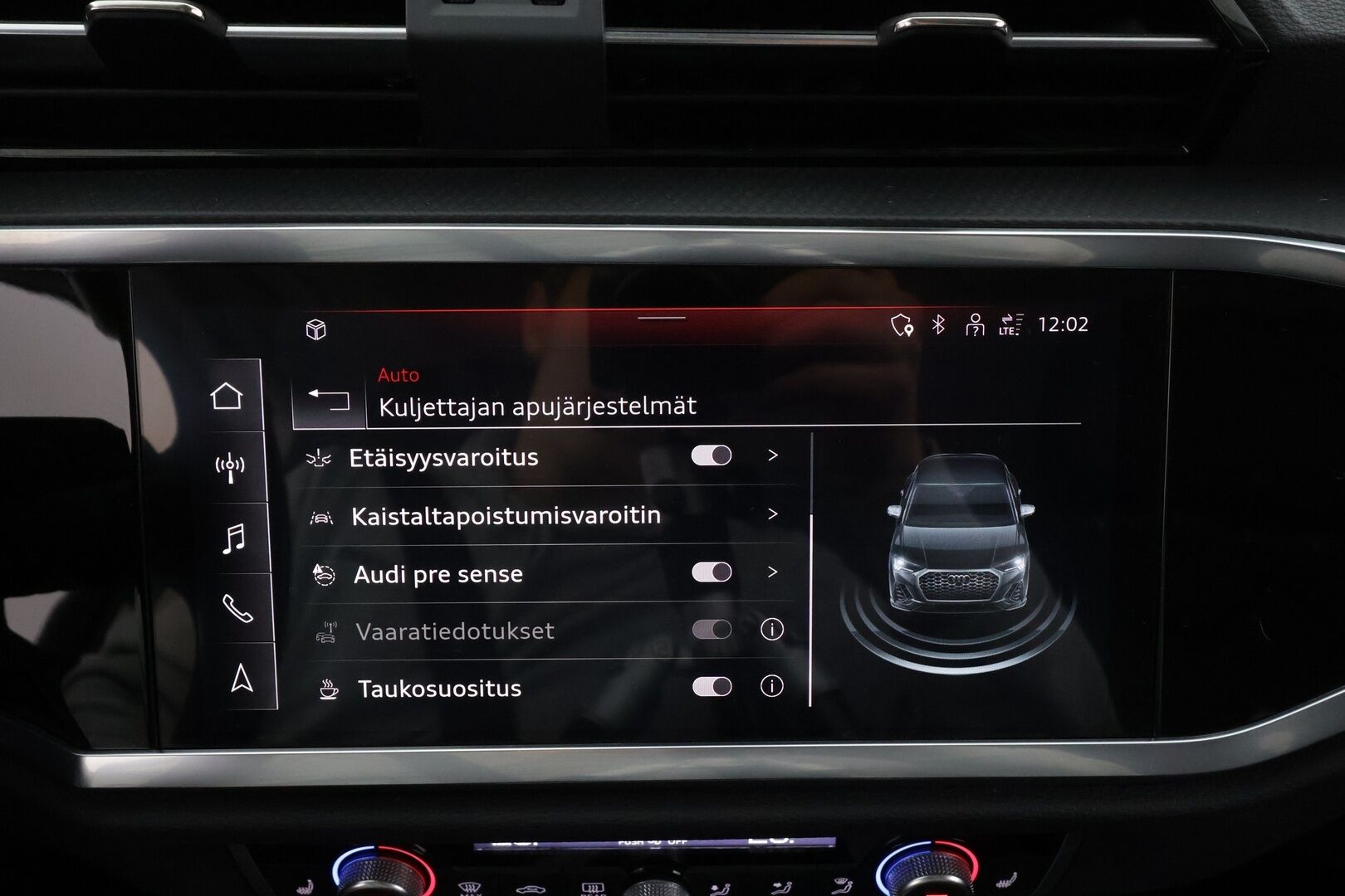 Audi Q3 2022 Business 45 TFSI e 180 kW S tronic * ACC / Koukku / P.kamera / LED / Apple&Android / Keyless* - 1.Om Suomi-auto / Kahdet Renkaat