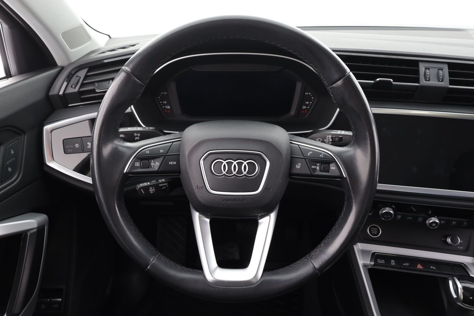 Audi Q3 2022 Business 45 TFSI e 180 kW S tronic * ACC / Koukku / P.kamera / LED / Apple&Android / Keyless* - 1.Om Suomi-auto / Kahdet Renkaat