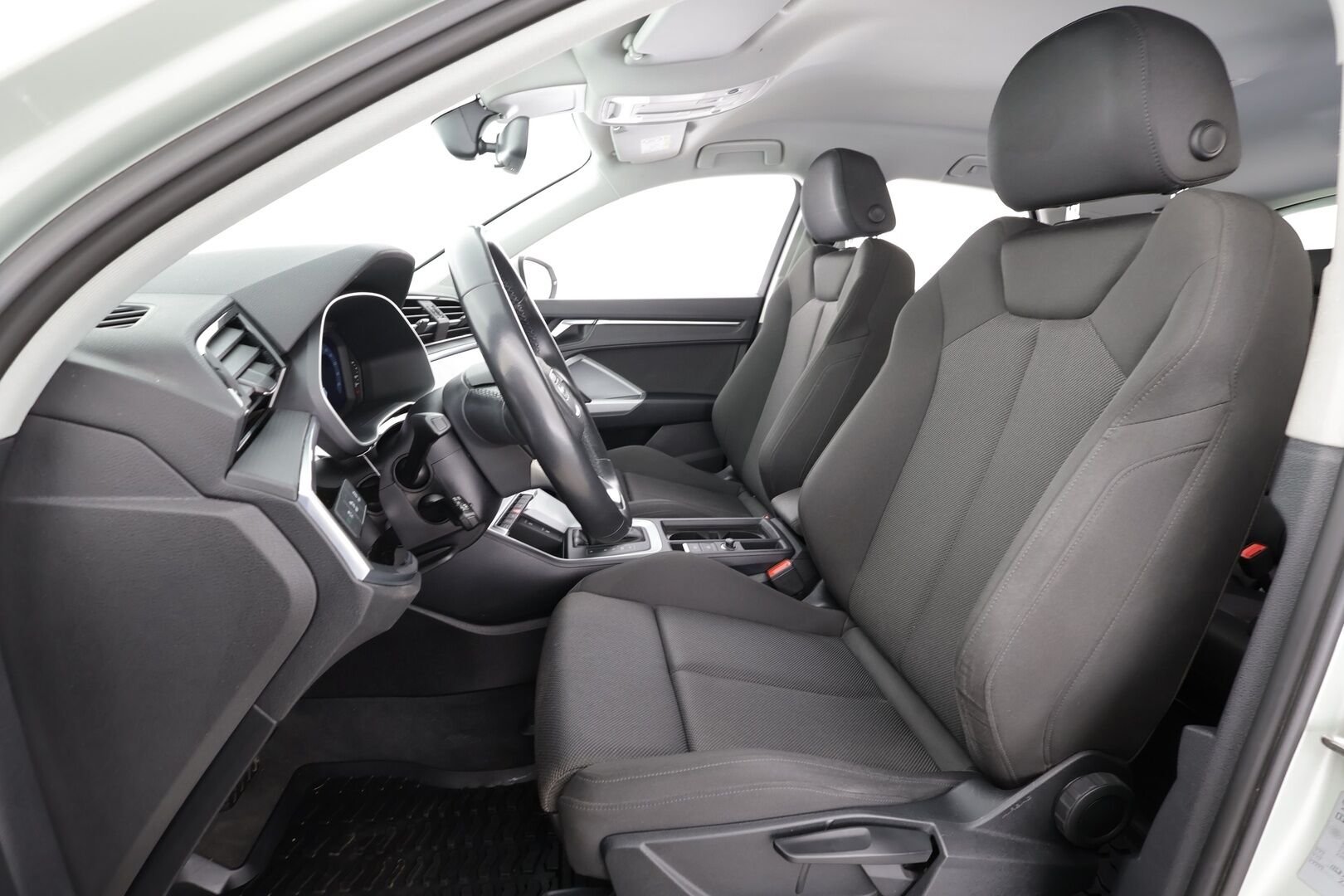 Audi Q3 2022 Business 45 TFSI e 180 kW S tronic * ACC / Koukku / P.kamera / LED / Apple&Android / Keyless* - 1.Om Suomi-auto / Kahdet Renkaat