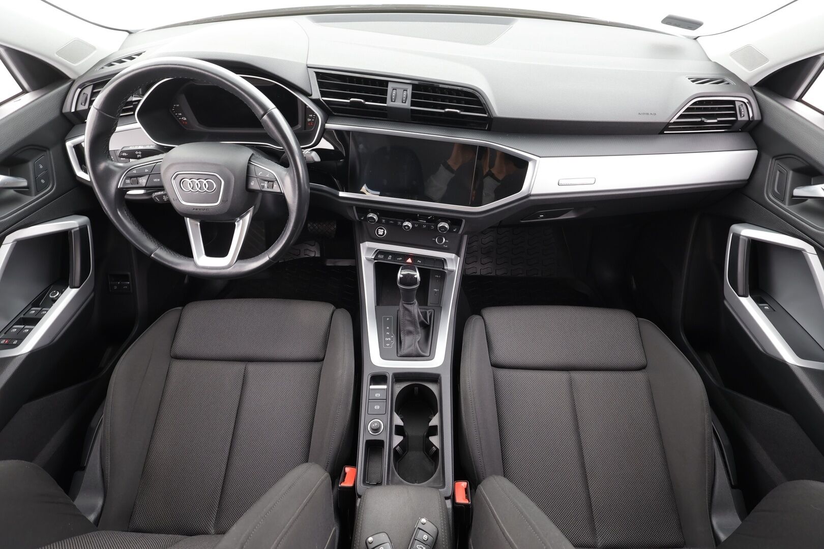 Audi Q3 2022 Business 45 TFSI e 180 kW S tronic * ACC / Koukku / P.kamera / LED / Apple&Android / Keyless* - 1.Om Suomi-auto / Kahdet Renkaat