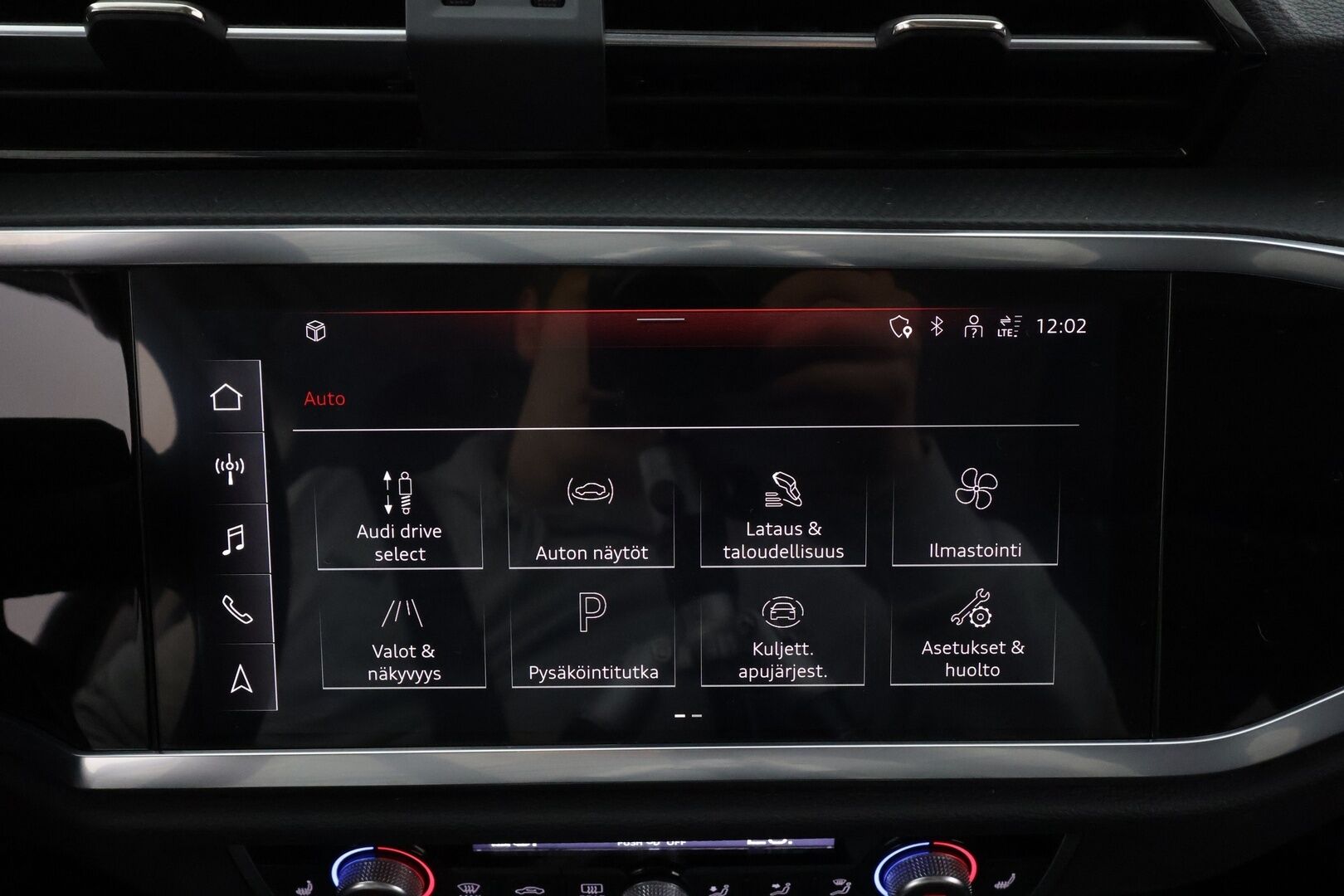 Audi Q3 2022 Business 45 TFSI e 180 kW S tronic * ACC / Koukku / P.kamera / LED / Apple&Android / Keyless* - 1.Om Suomi-auto / Kahdet Renkaat
