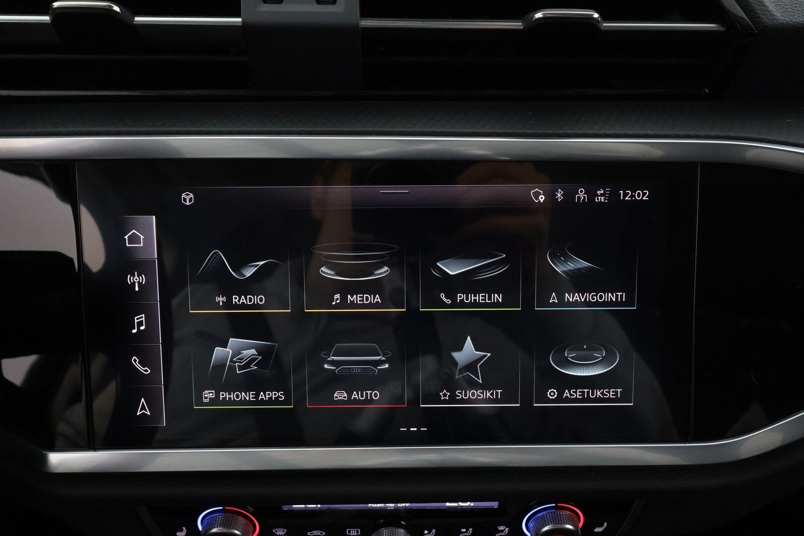 Audi Q3 2022 Business 45 TFSI e 180 kW S tronic * ACC / Koukku / P.kamera / LED / Apple&Android / Keyless* - 1.Om Suomi-auto / Kahdet Renkaat