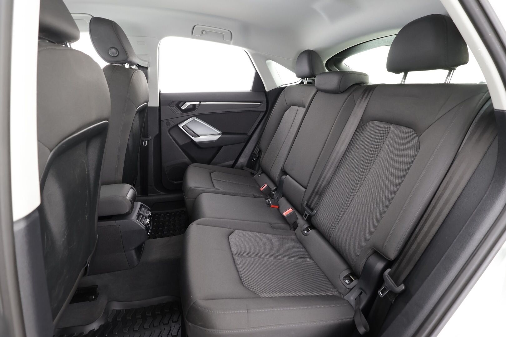 Audi Q3 2022 Business 45 TFSI e 180 kW S tronic * ACC / Koukku / P.kamera / LED / Apple&Android / Keyless* - 1.Om Suomi-auto / Kahdet Renkaat