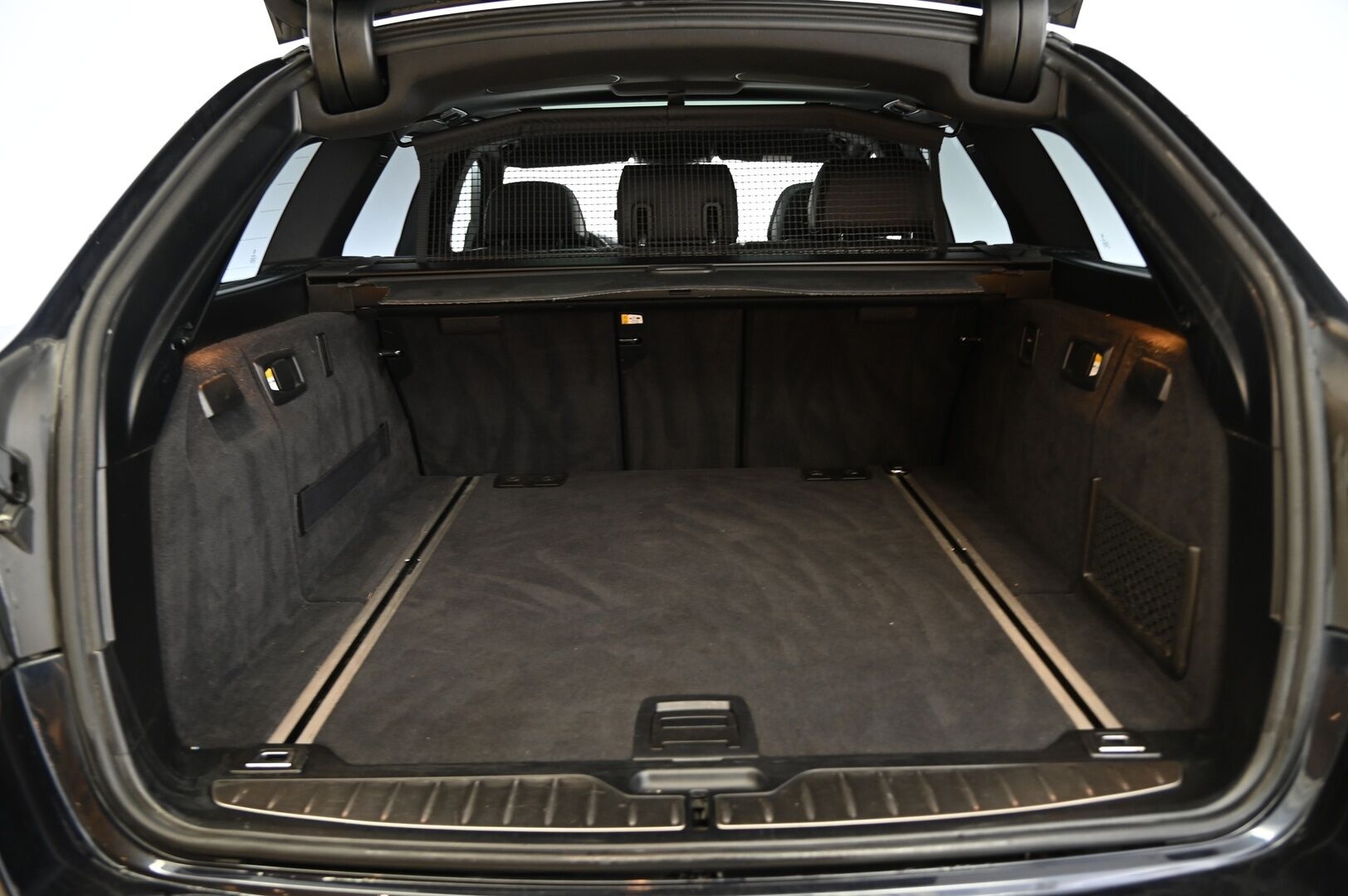 BMW M550D 2013 Sport A xDrive F11 Touring * ACC / Comfort nahat / DSP Hifi / Panorama / HUD / Adapt. Xenon / Imuovet* - Todella maltillisilla kilsoilla Diesel mörkö! Kovilla varusteilla ja täydellisellä huoltohistorialla / Juuri katsastettu / Puhdas vertical