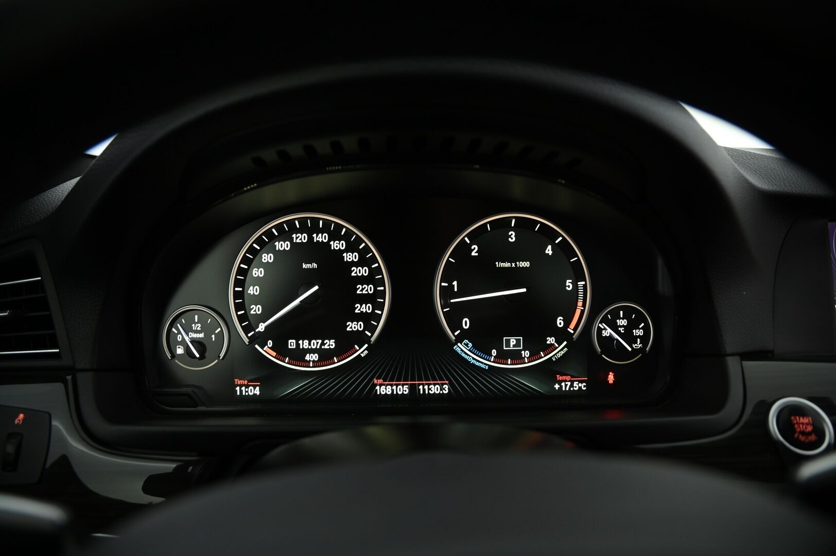 BMW M550D 2013 Sport A xDrive F11 Touring * ACC / Comfort nahat / DSP Hifi / Panorama / HUD / Adapt. Xenon / Imuovet* - Todella maltillisilla kilsoilla Diesel mörkö! Kovilla varusteilla ja täydellisellä huoltohistorialla / Juuri katsastettu / Puhdas vertical