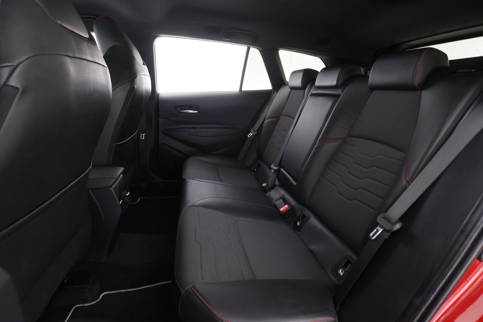 Toyota Corolla 2019 Touring Sports 2,0 Hybrid Premium * Vakkari / LED / P.kamera / Puolinahat / JBL / Keyless * - Merkkihuollettu / Kahdet Renkaat