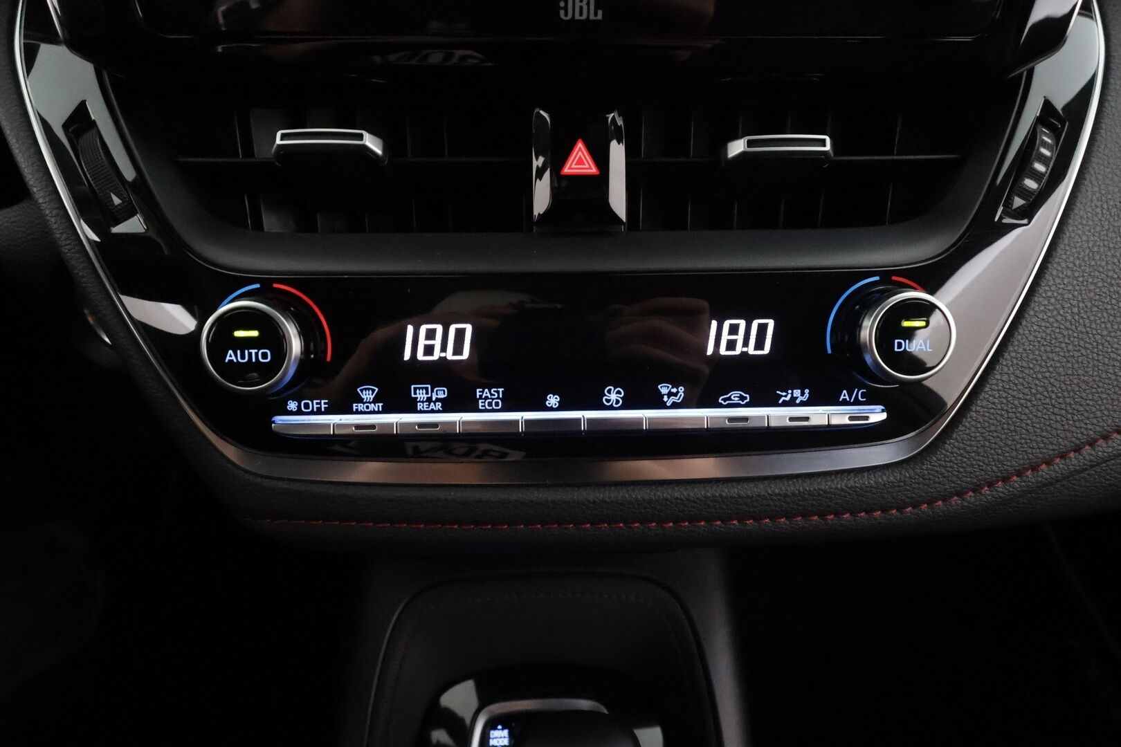 Toyota Corolla 2019 Touring Sports 2,0 Hybrid Premium * Vakkari / LED / P.kamera / Puolinahat / JBL / Keyless * - Merkkihuollettu / Kahdet Renkaat